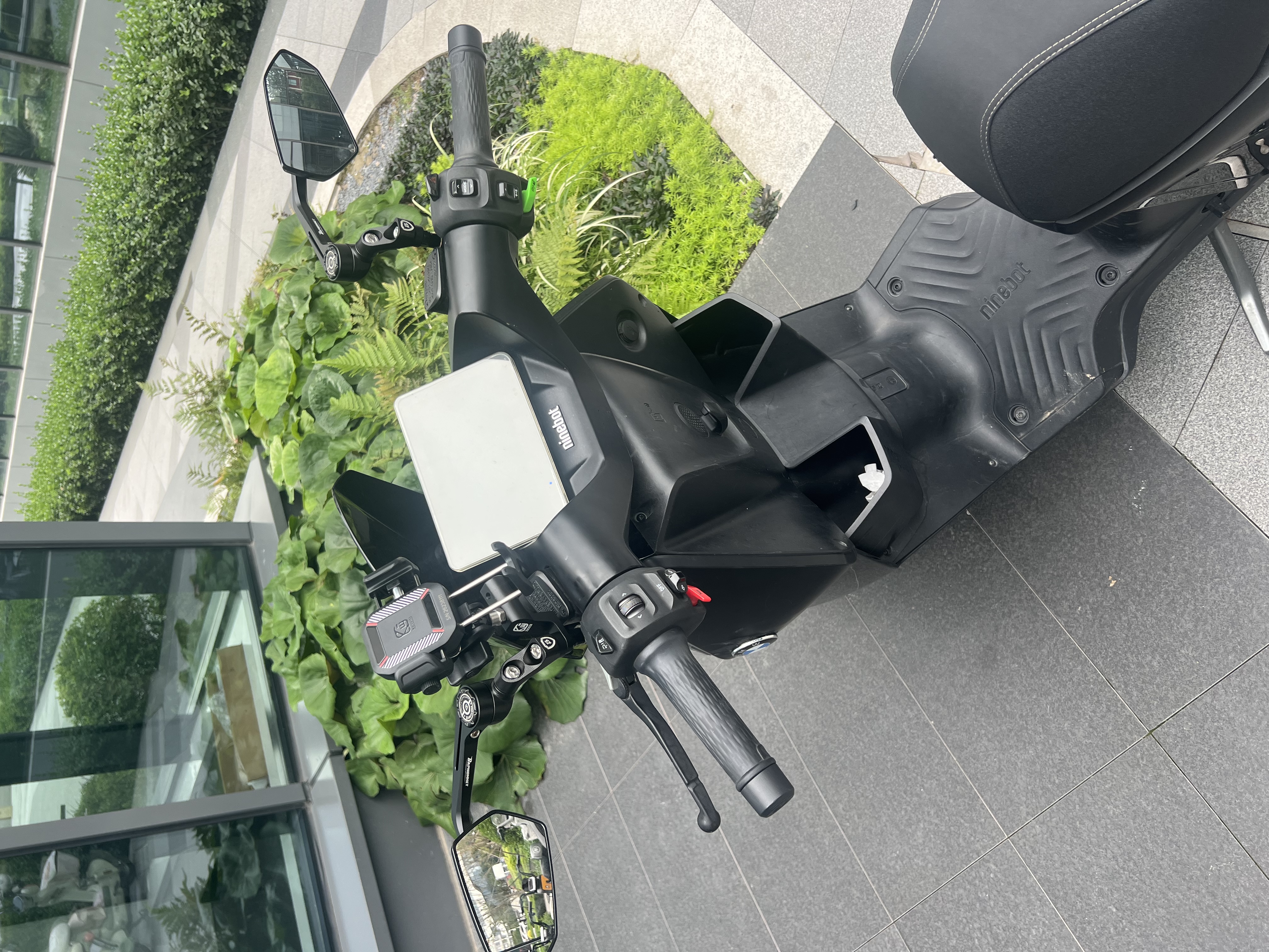 凯威格电动车手机支架M33防震防抖防盗机车踏板摩托车骑行导航固定架 【8M螺丝款 】 实拍图