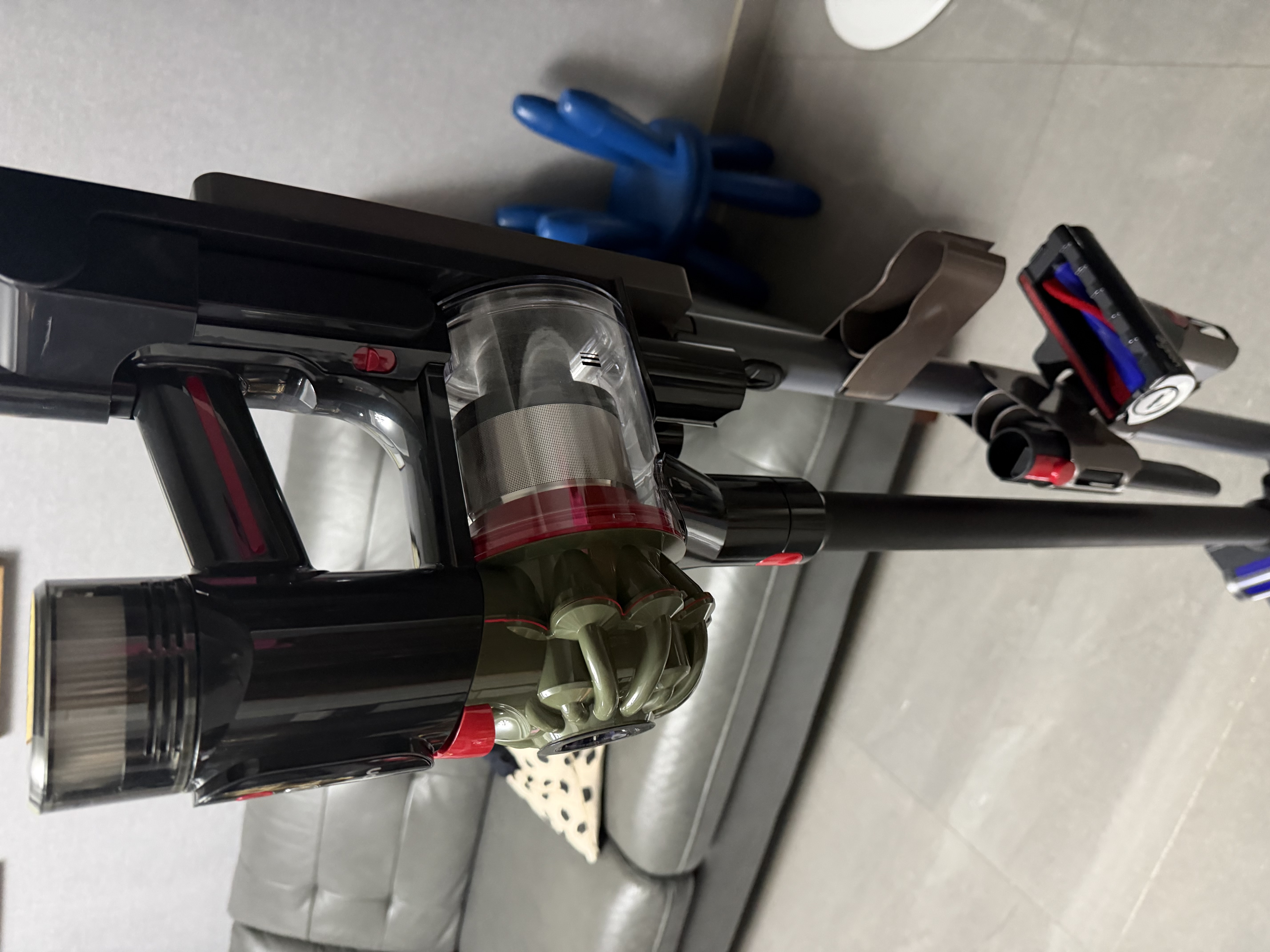 戴森（DYSON） V8 Cyclone 无绳吸尘器 手持无线吸尘器 除螨 宠物 家庭适用 实拍图