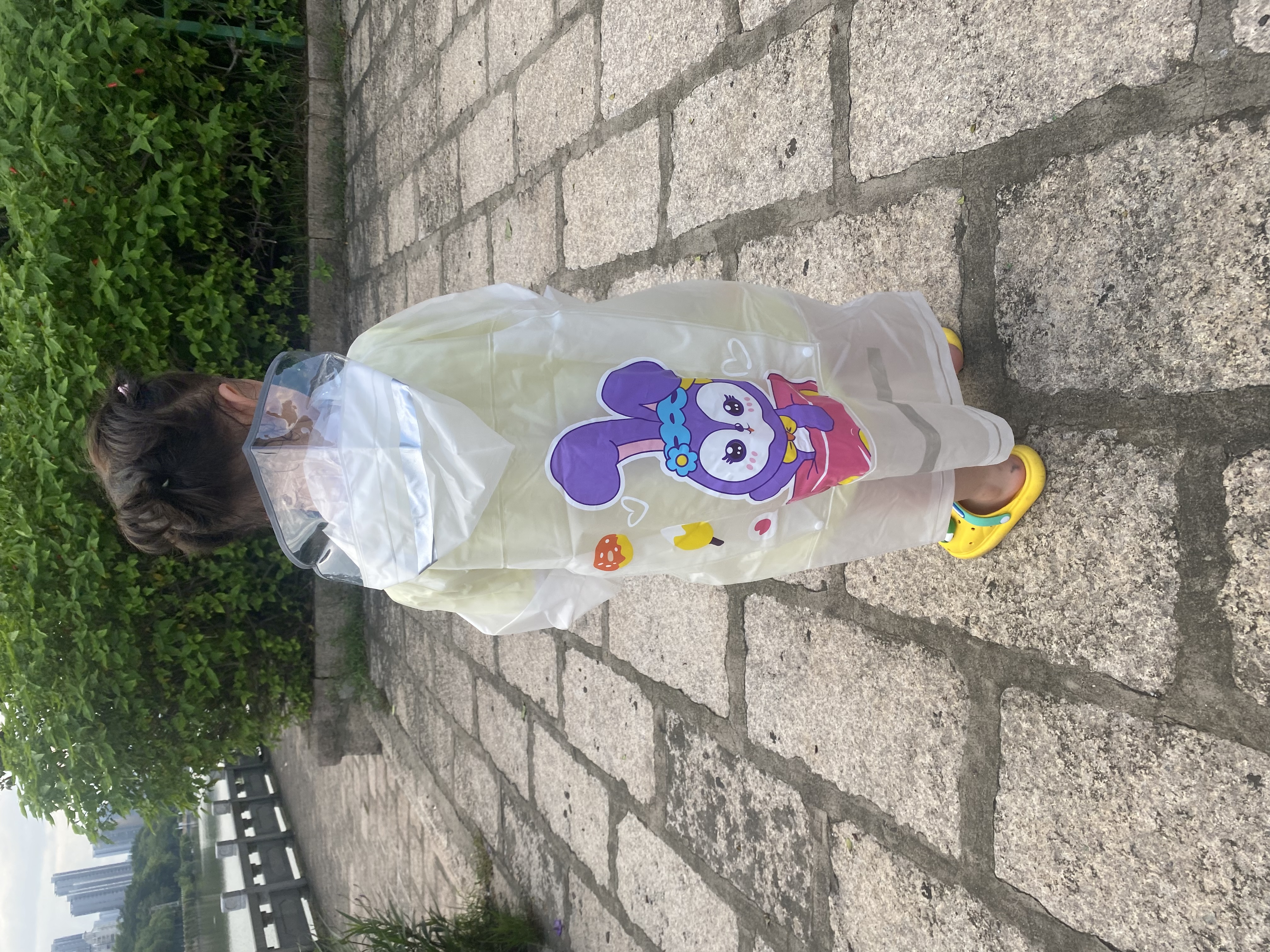 牧萌儿童雨衣男童学生上学专用带书包位女童防雨服幼儿园雨披 实拍图