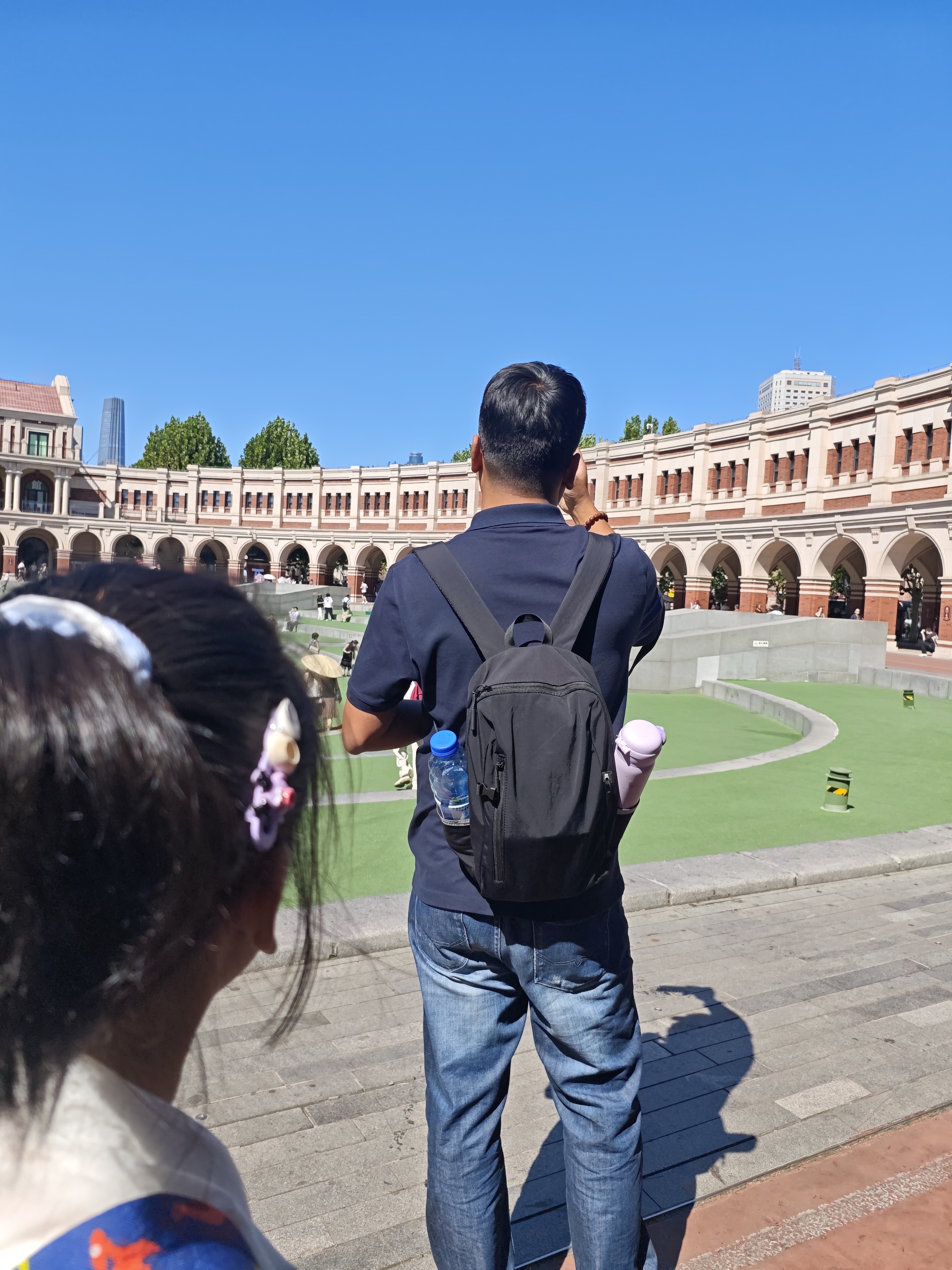 京东京造 Lite云感背包小号12L 男女运动双肩包旅行通勤背包学生书包 黑色 实拍图
