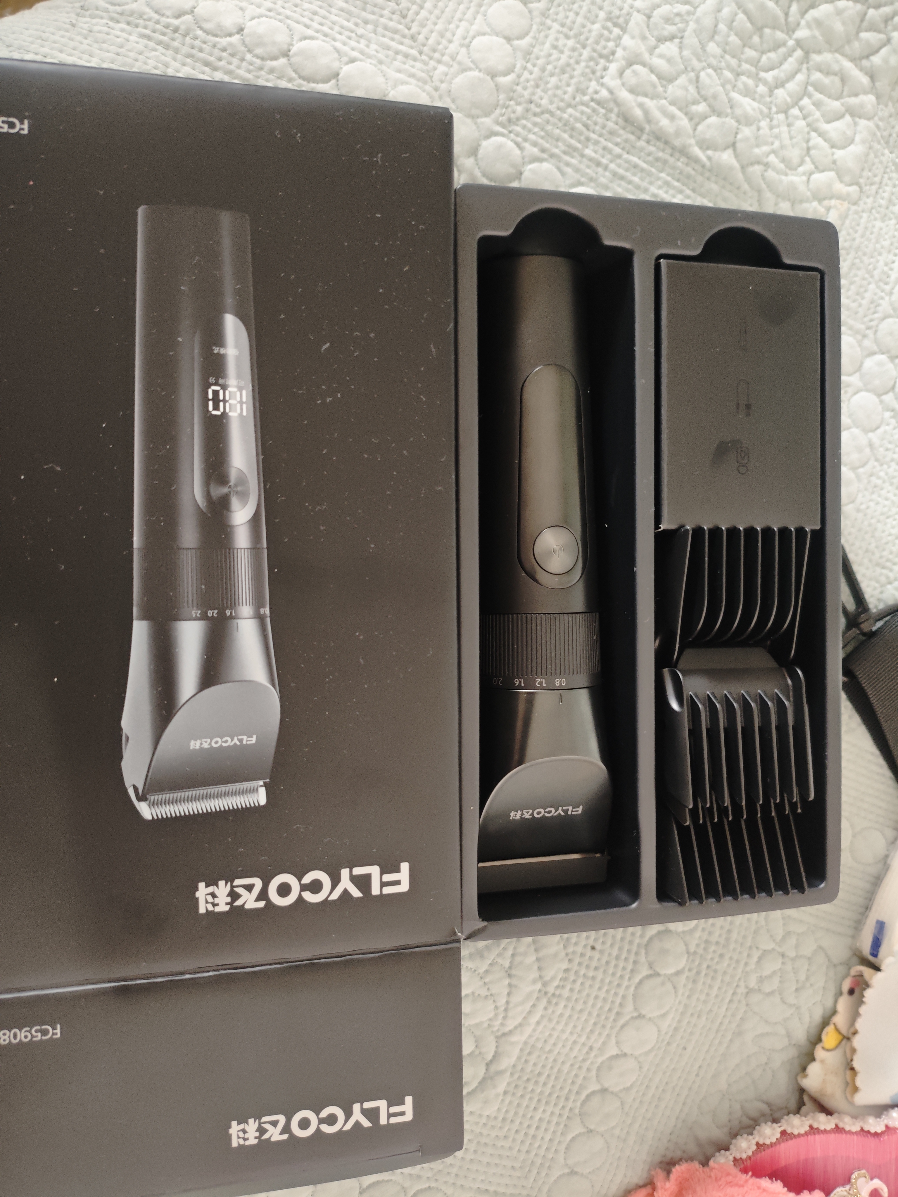 飞科（FLYCO）理发器电动成人儿童剃头电推子全身水洗家用剃头剪刀理发工具套装 FC5908标配+平剪+牙剪 实拍图