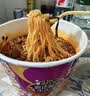 康师傅方便面 迷你杯 酸菜牛肉面68g*12杯 泡面整箱速食 休闲零食 实拍图