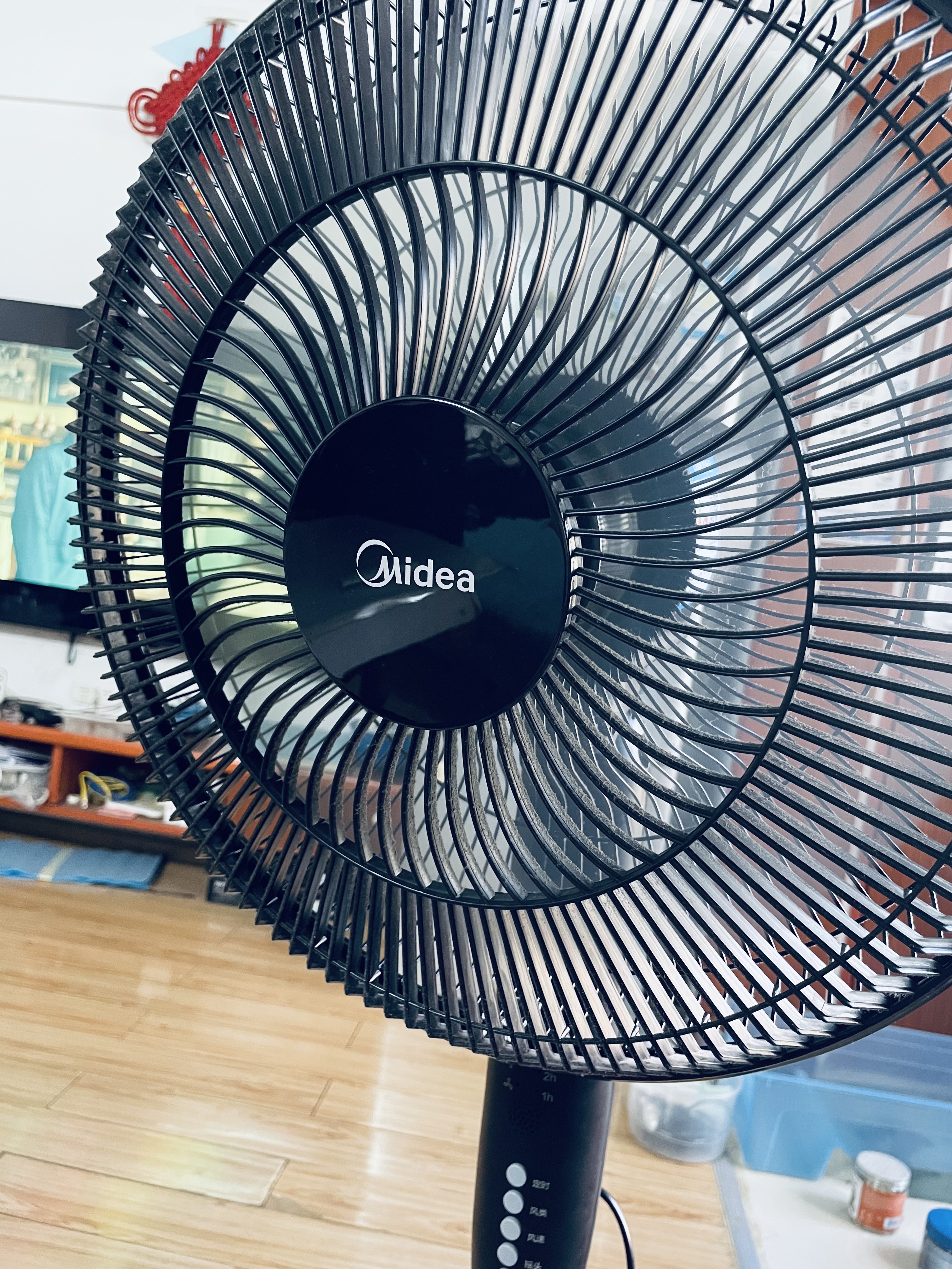 美的（Midea）电风扇落地扇家用大风量 远距离强风轻音送凉电扇 立式落地风扇家用卧室客厅办公桌面加高加大飓风 【黑色遥控】7h定时 实拍图