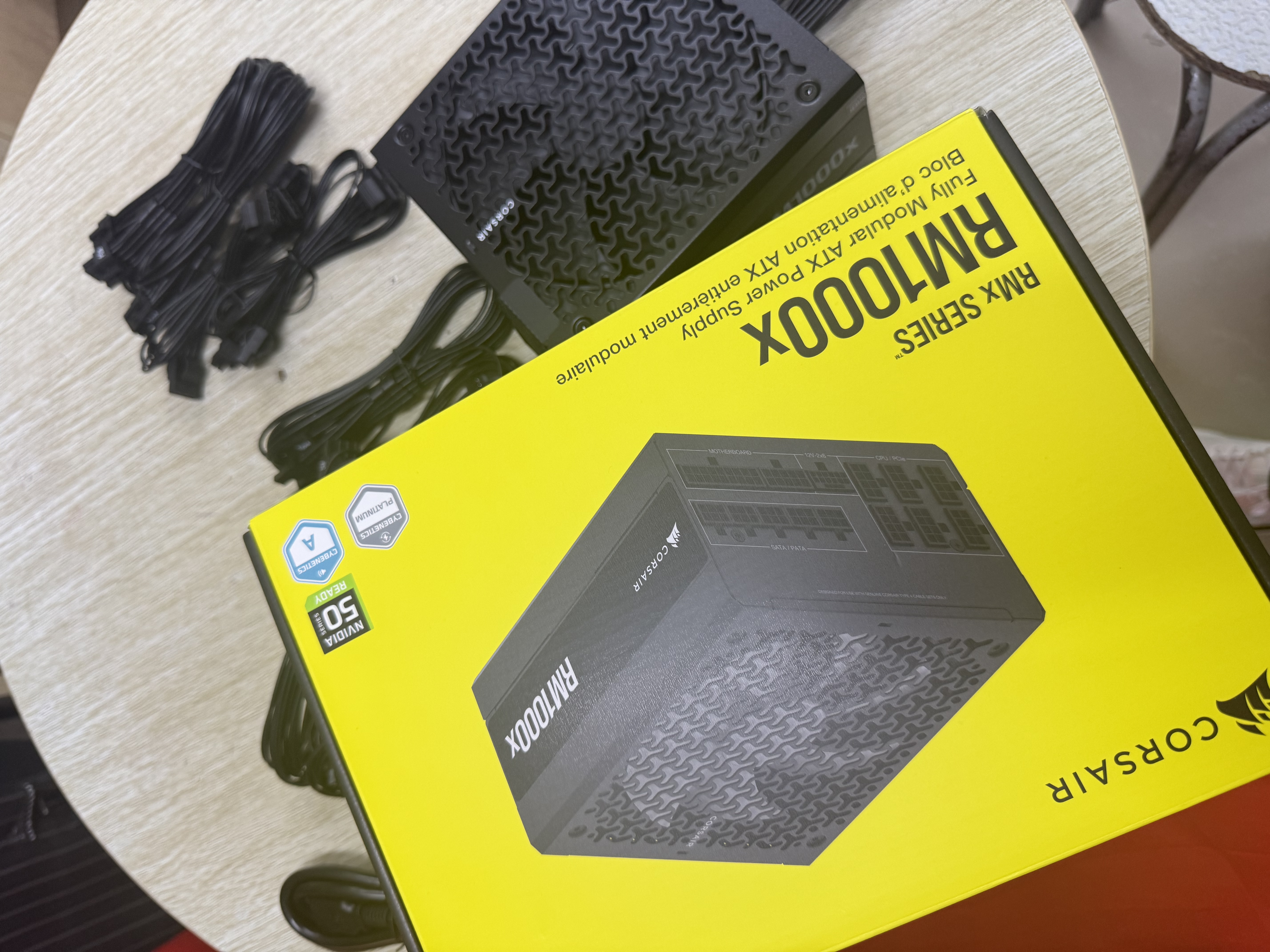美商海盗船RM1000x 1000W金牌全模组电源 ATX3.1/PCIe5.1/12V-2×6/全日系电容/低噪音 支持5090/9070显卡 实拍图