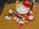 吉猫堂招财猫摆件开业大号自动摇手店铺前台家居客厅装饰发财猫送礼礼品 销量明星【八方来财】28*20*24 【礼盒+坐垫+围脖】电池插电两用 实拍图