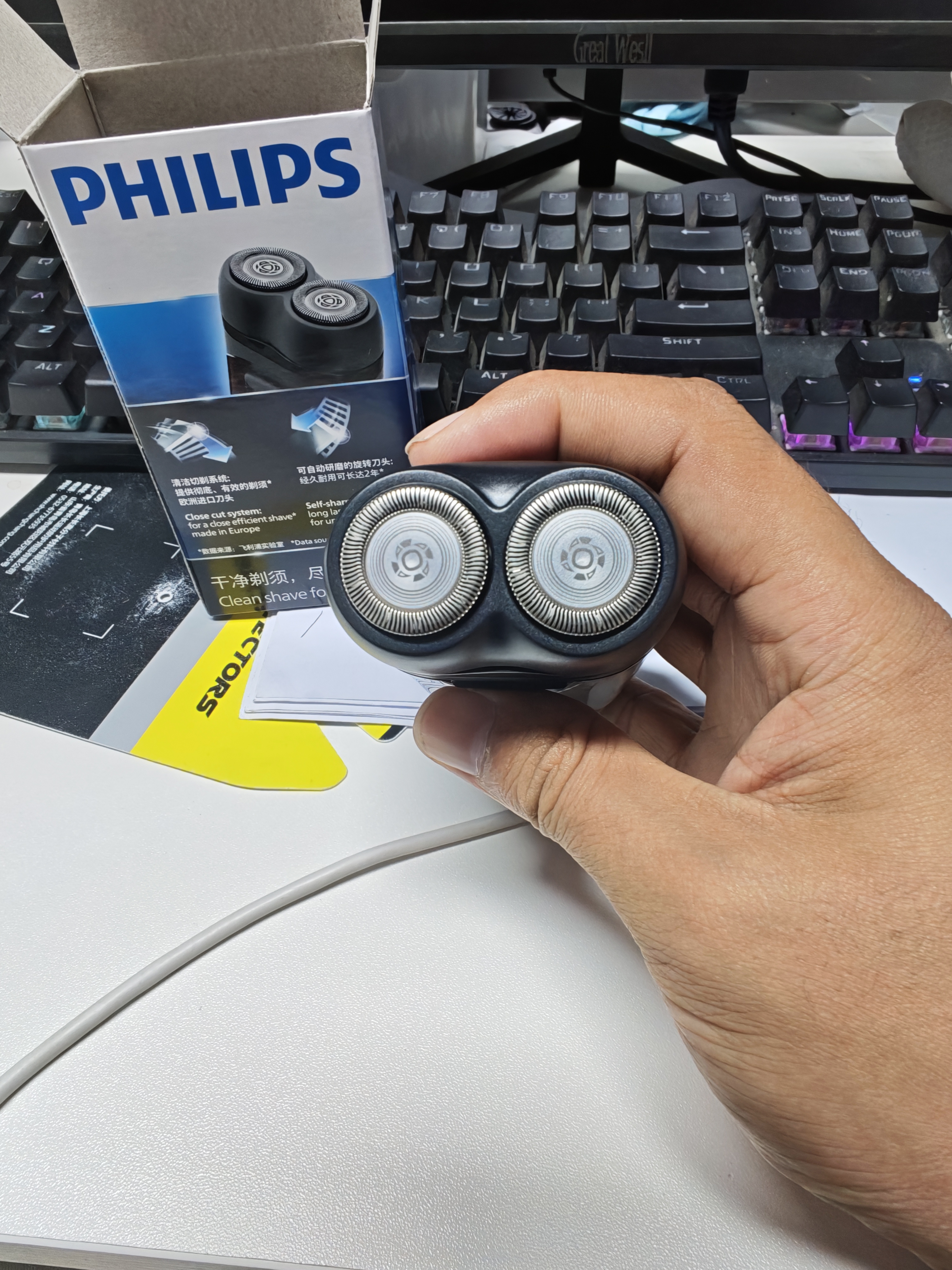 飞利浦（PHILIPS）【教师节礼物】便携剃须刀电动旋转式刮胡刀电动胡须刀剃胡刀生日礼物实用 便携电池款 丨使用2节5号电池 实拍图