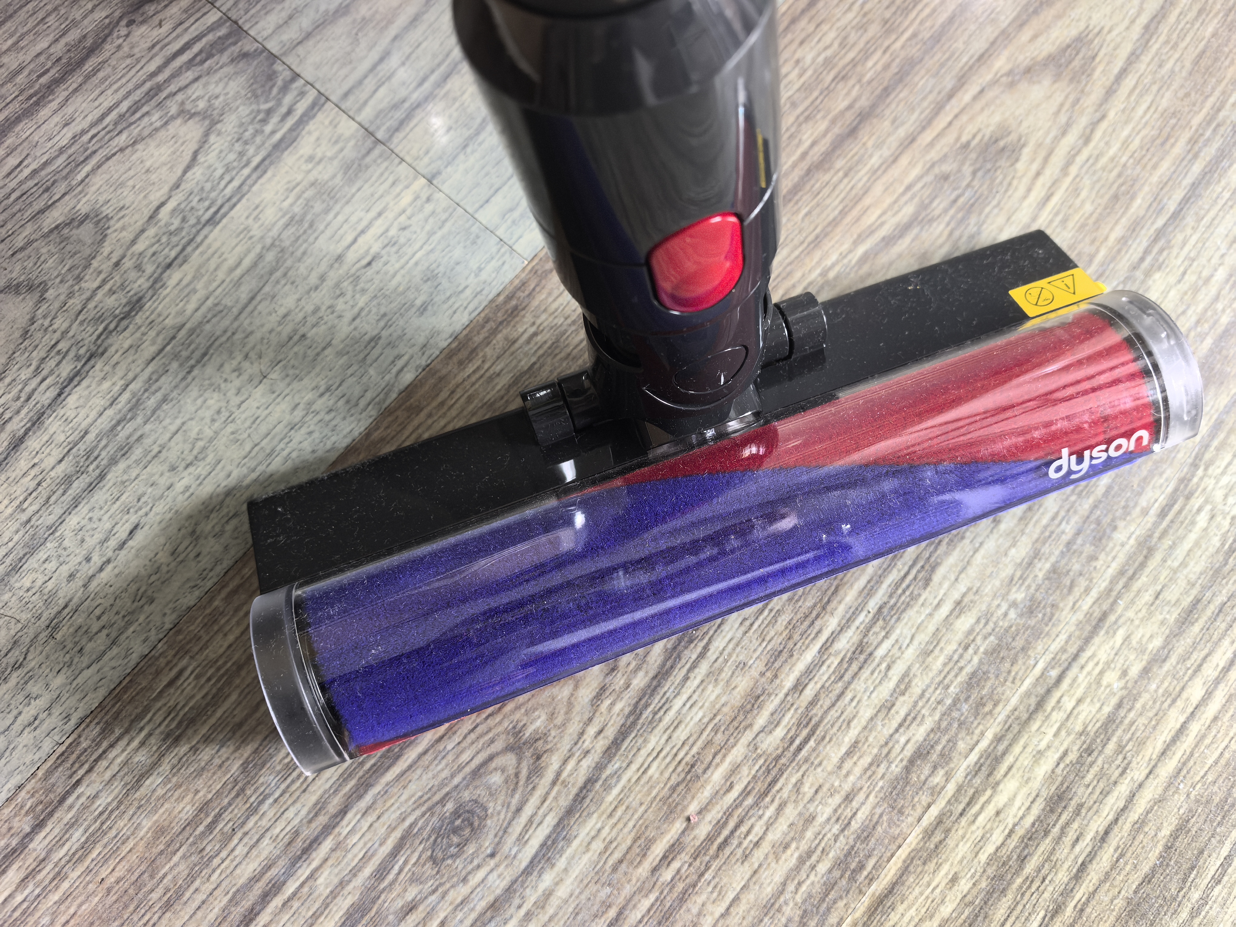 戴森（DYSON） V8 Cyclone 无绳吸尘器 手持无线吸尘器 除螨 宠物 家庭适用 实拍图
