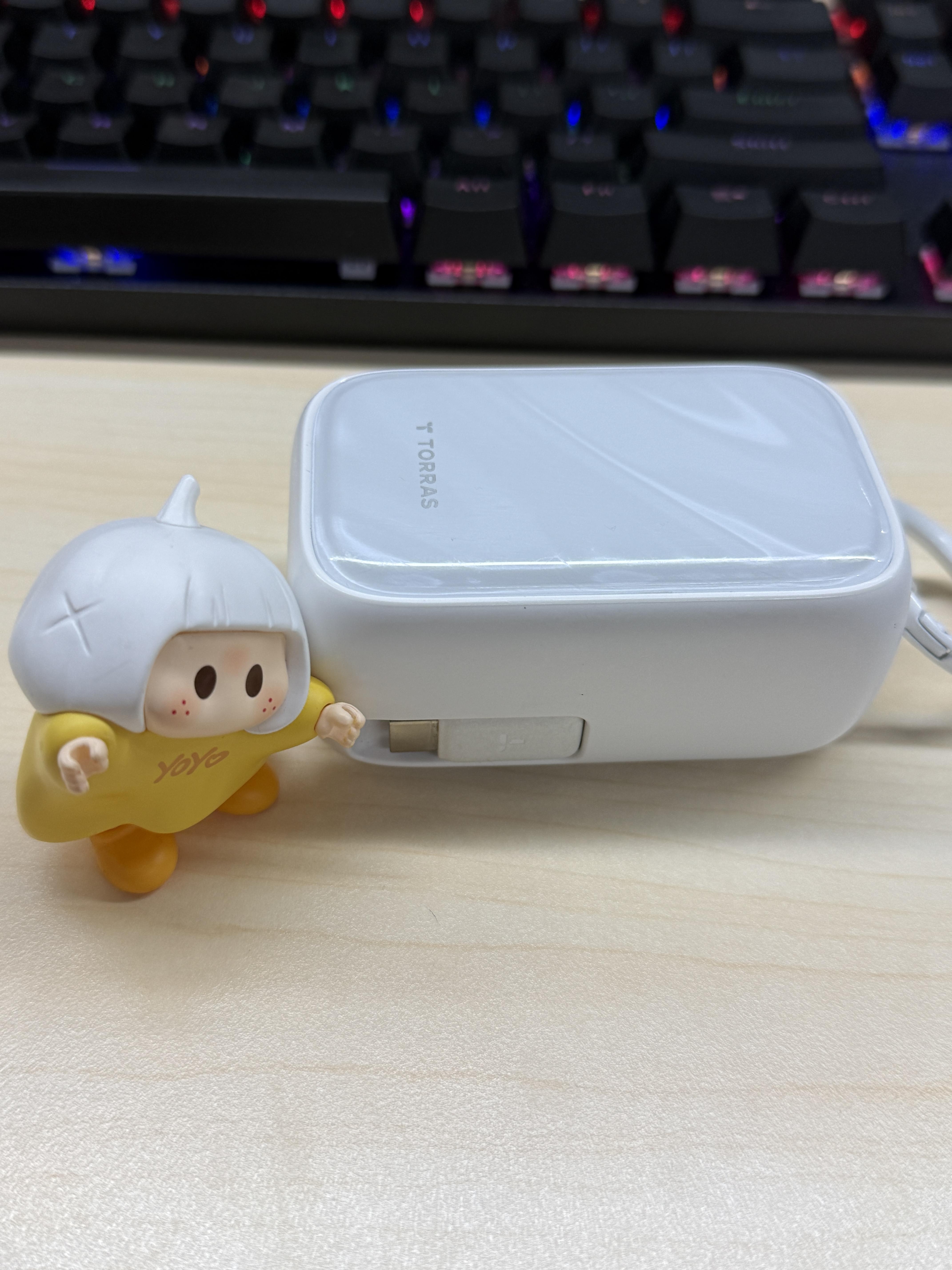 图拉斯充电宝小贝壳【2026爆卖丨热销100W+】可上飞机3c认证适用苹果快充小巧自带伸缩线高颜值18promax 珠贝白丨附赠：苹果L口挂饰线 店铺热推新品丨可上飞机丨1万毫安 实拍图