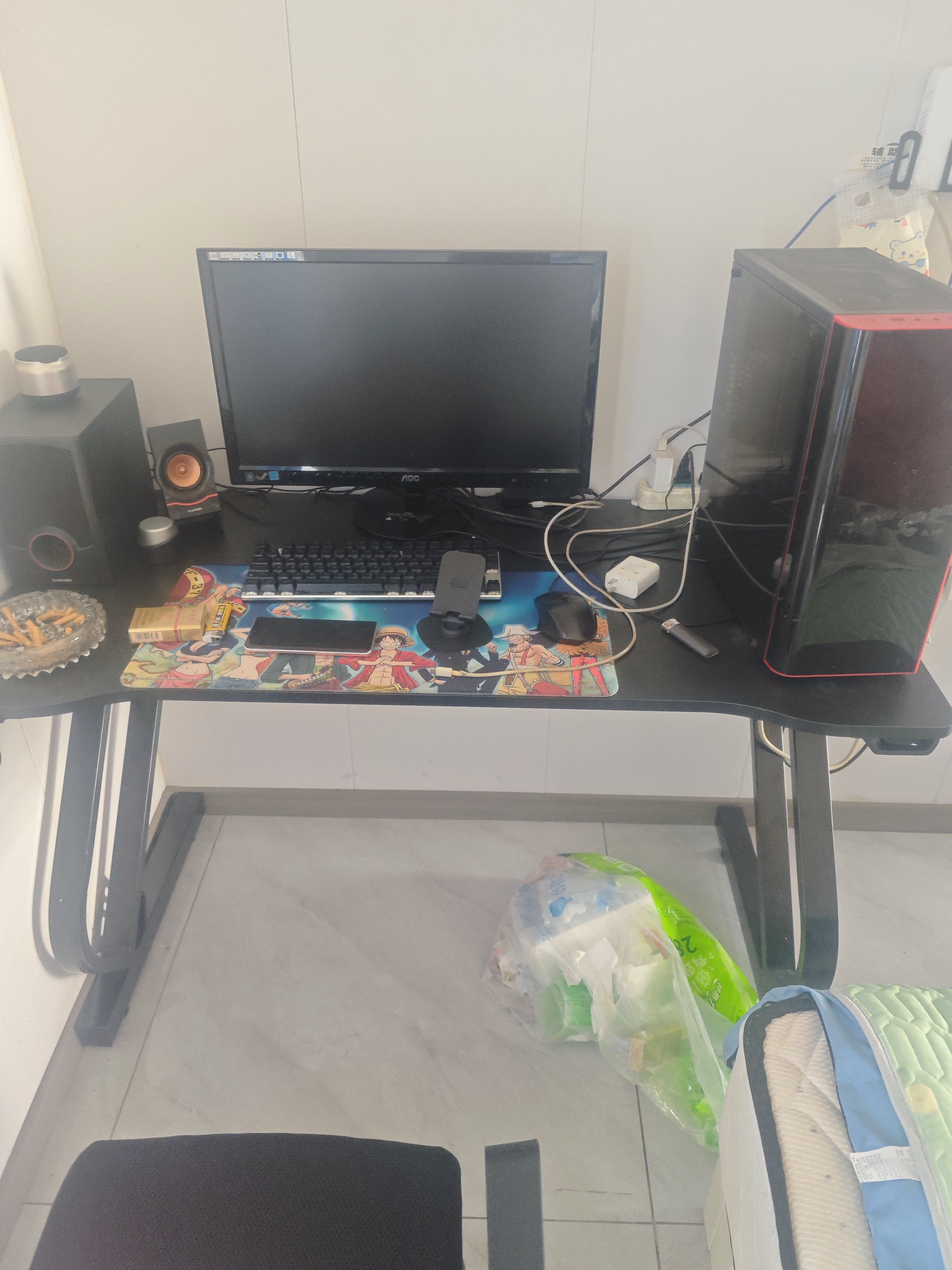惠寻京东自有品牌人体工学电脑桌台式桌子书桌RGB灯游戏电竞桌椅套装 暗夜装甲单桌-黑色 120*60*75cm 实拍图