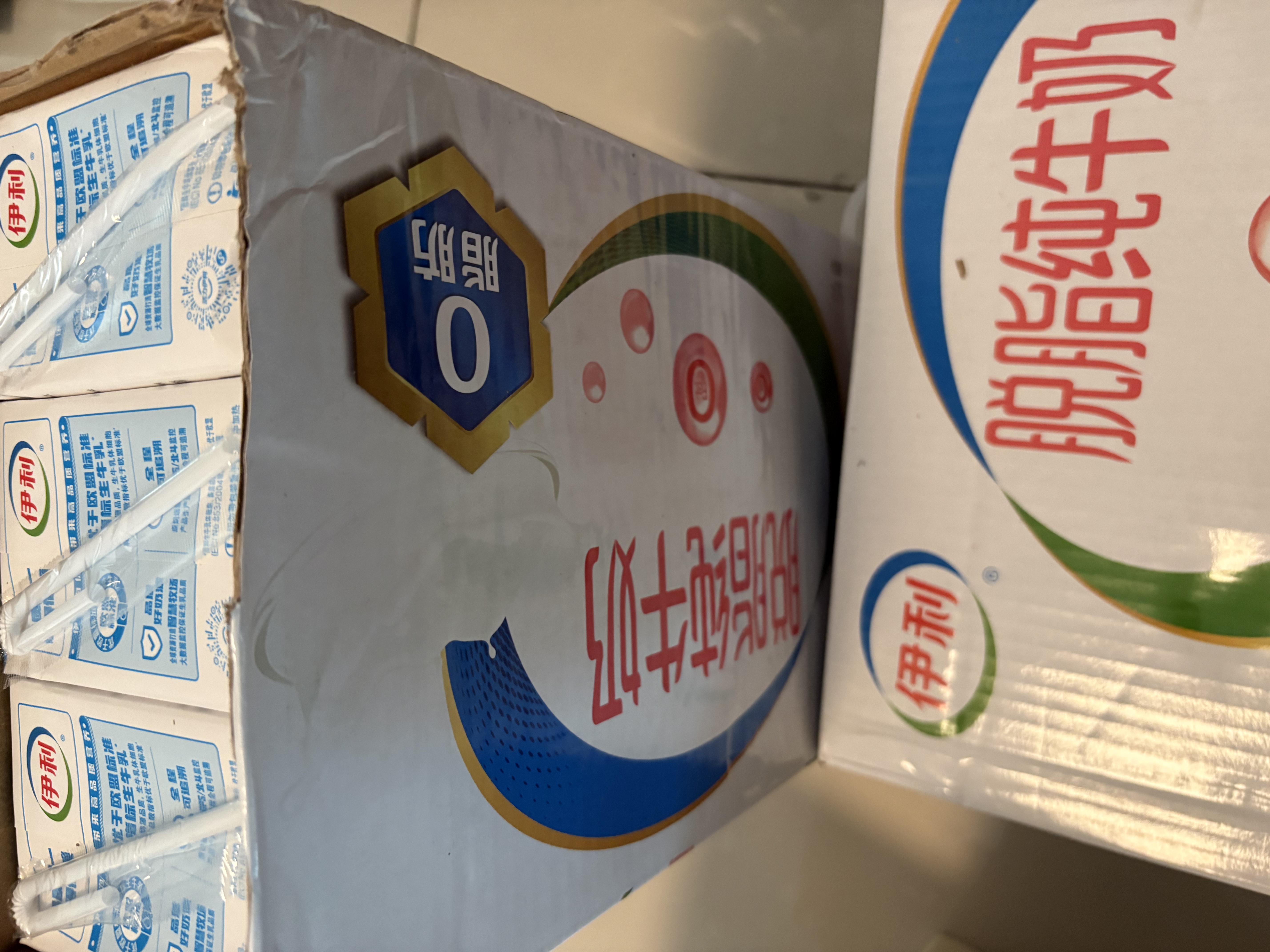 伊利【18天新鲜直达】脱脂纯牛奶250ml*24盒 3.2g优质乳蛋白 礼盒装 实拍图