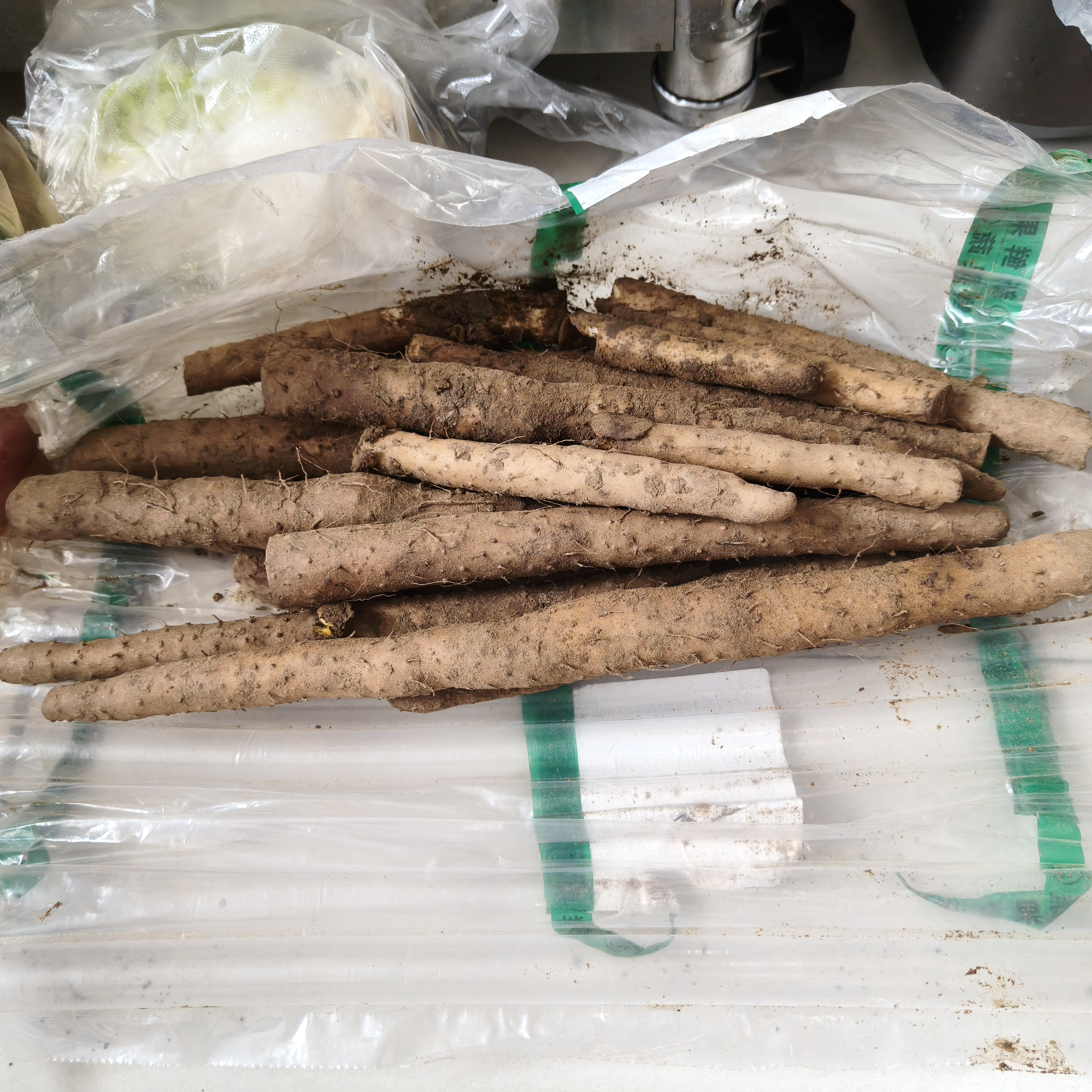 粉糯正宗铁棍山药淮山药无添加小白嘴正品垆土铁棍新鲜蔬菜 铁棍山药1斤带箱 （15cm-30cm） 实拍图