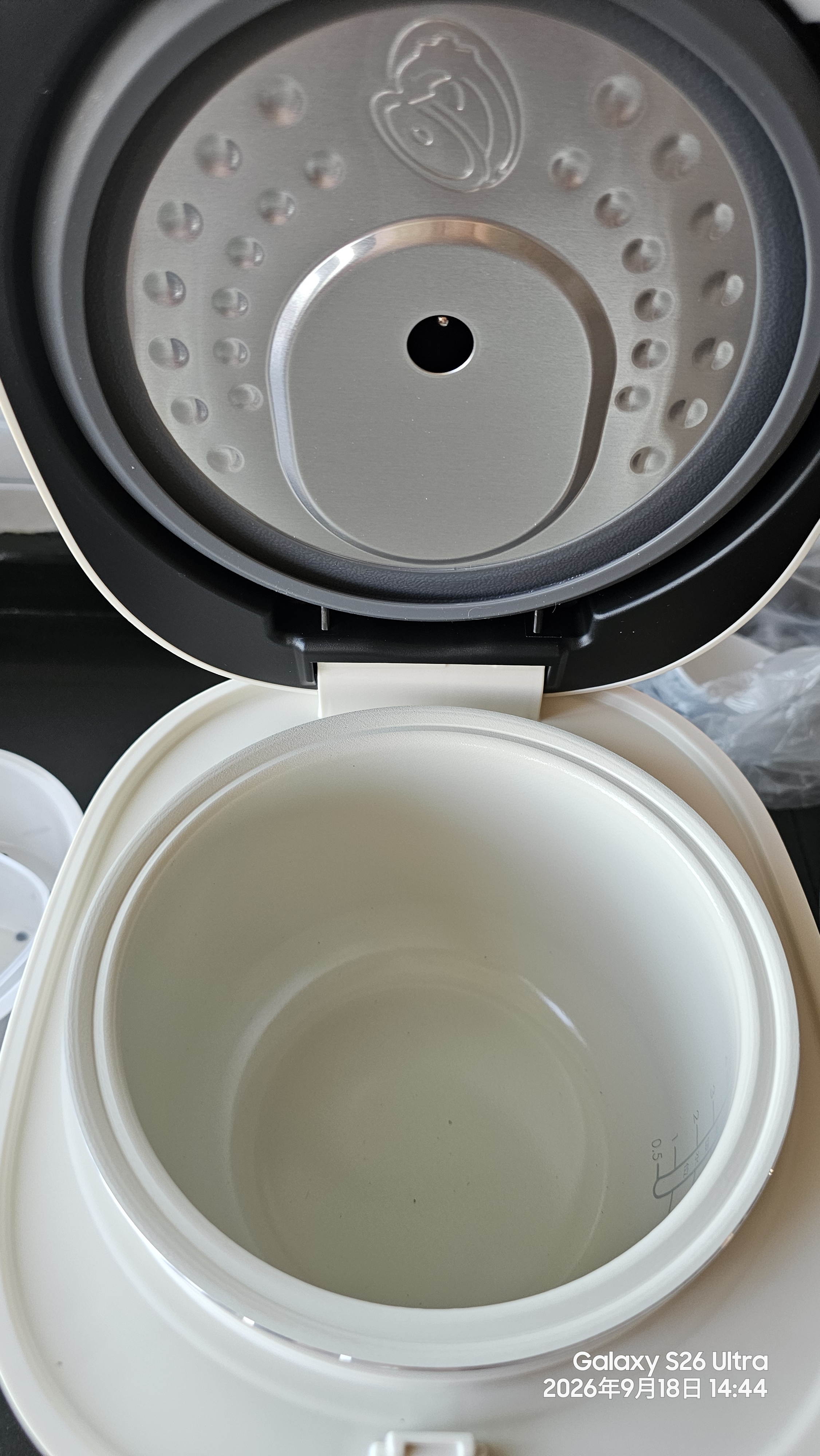 美的（Midea）升级款0氟含钛电饭煲小型1-2-3人迷你家用电饭锅1.8L小容量智能预约多功能微压煲汤小米粥RC182 实拍图
