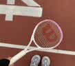威尔胜（Wilson）男女生入门初学大学生轻巧减震大拍面新手情侣穿线网球拍送礼物 草莓拍 温柔粉- WR087910U 1号柄 实拍图