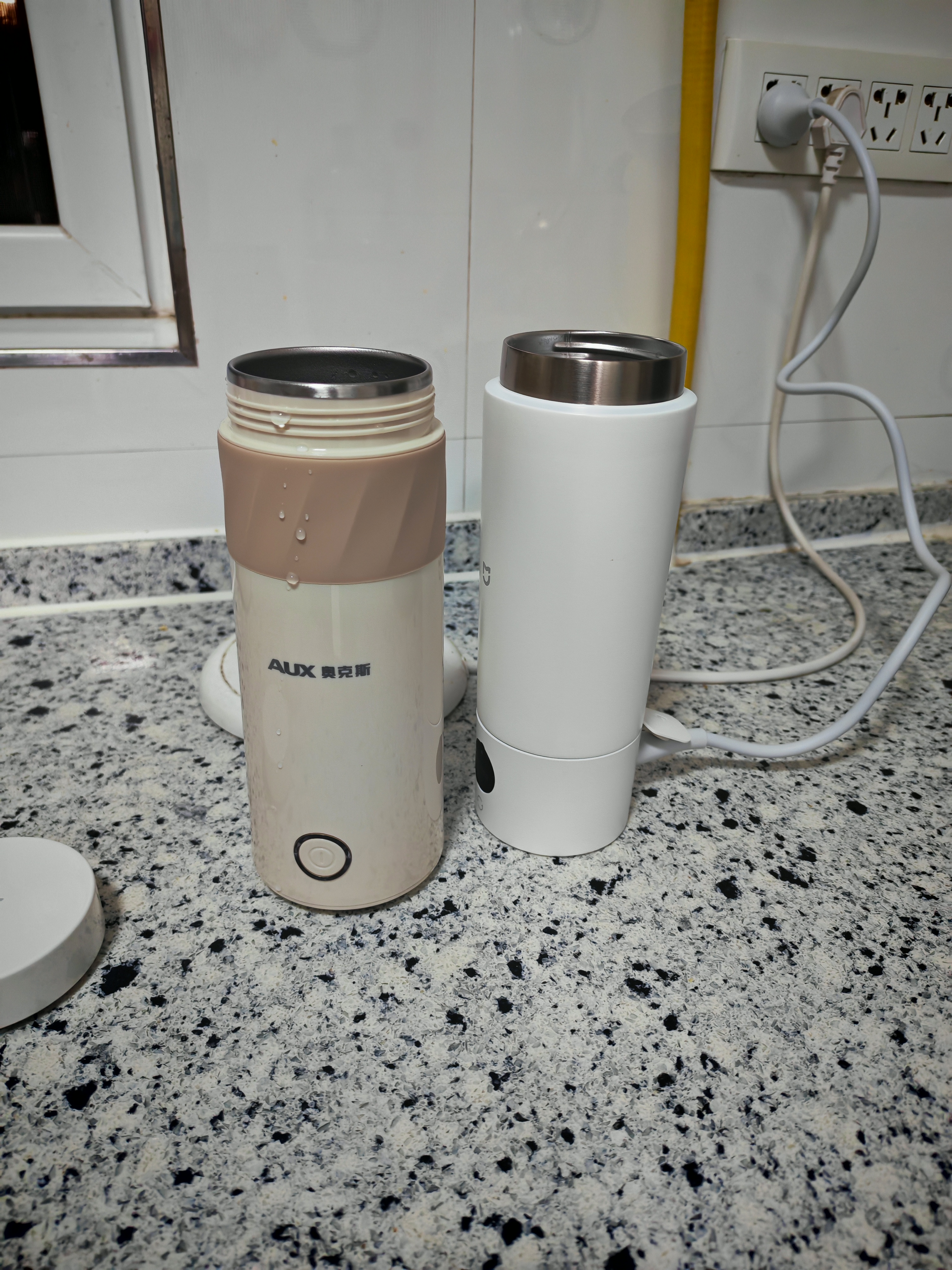 奥克斯（AUX）烧水杯便携电热水杯恒温杯烧水壶保温加热杯320ml迷你一键加热旅行出差316L不锈钢AAS-35AZX-647 实拍图