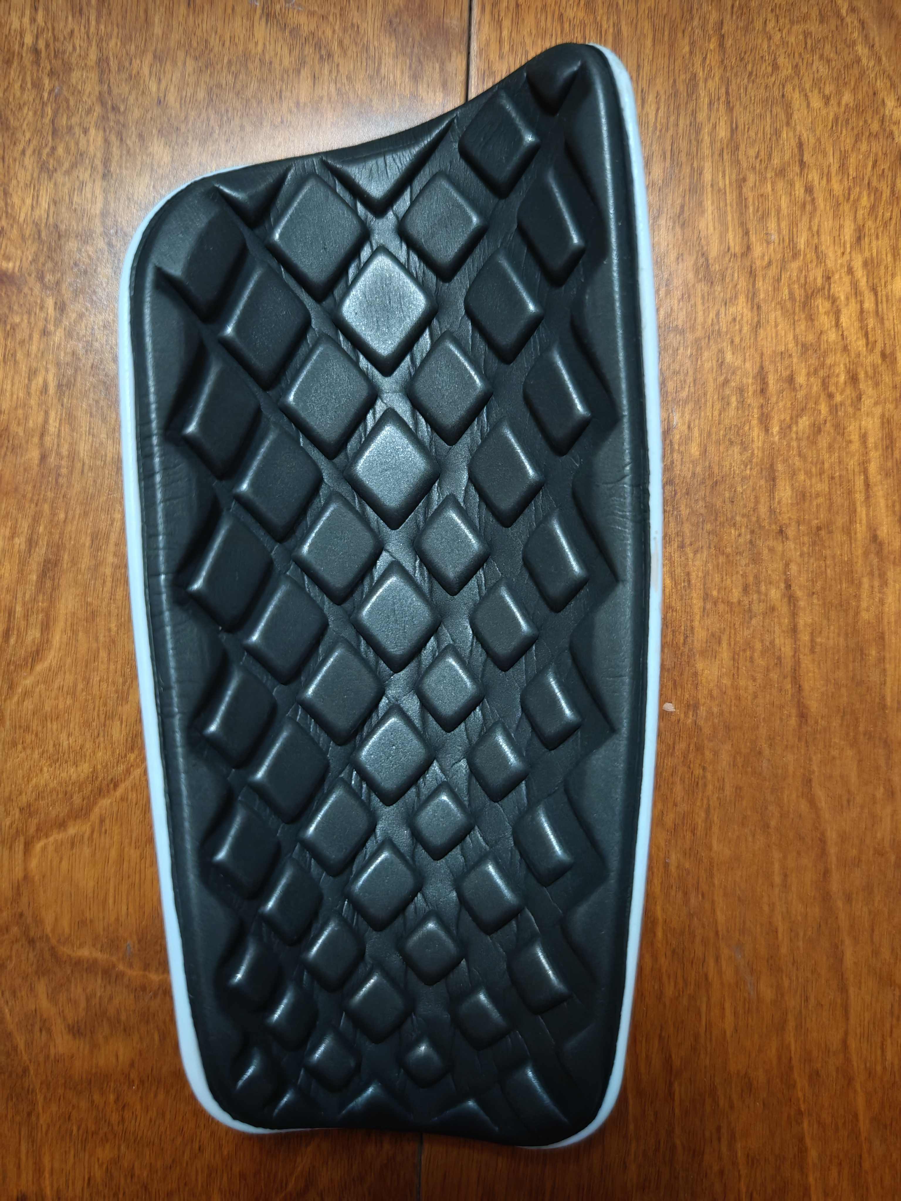 卡尔美（KELME）足球护腿板比赛训练护小腿减震加厚插板专业护具 白灰 L 实拍图