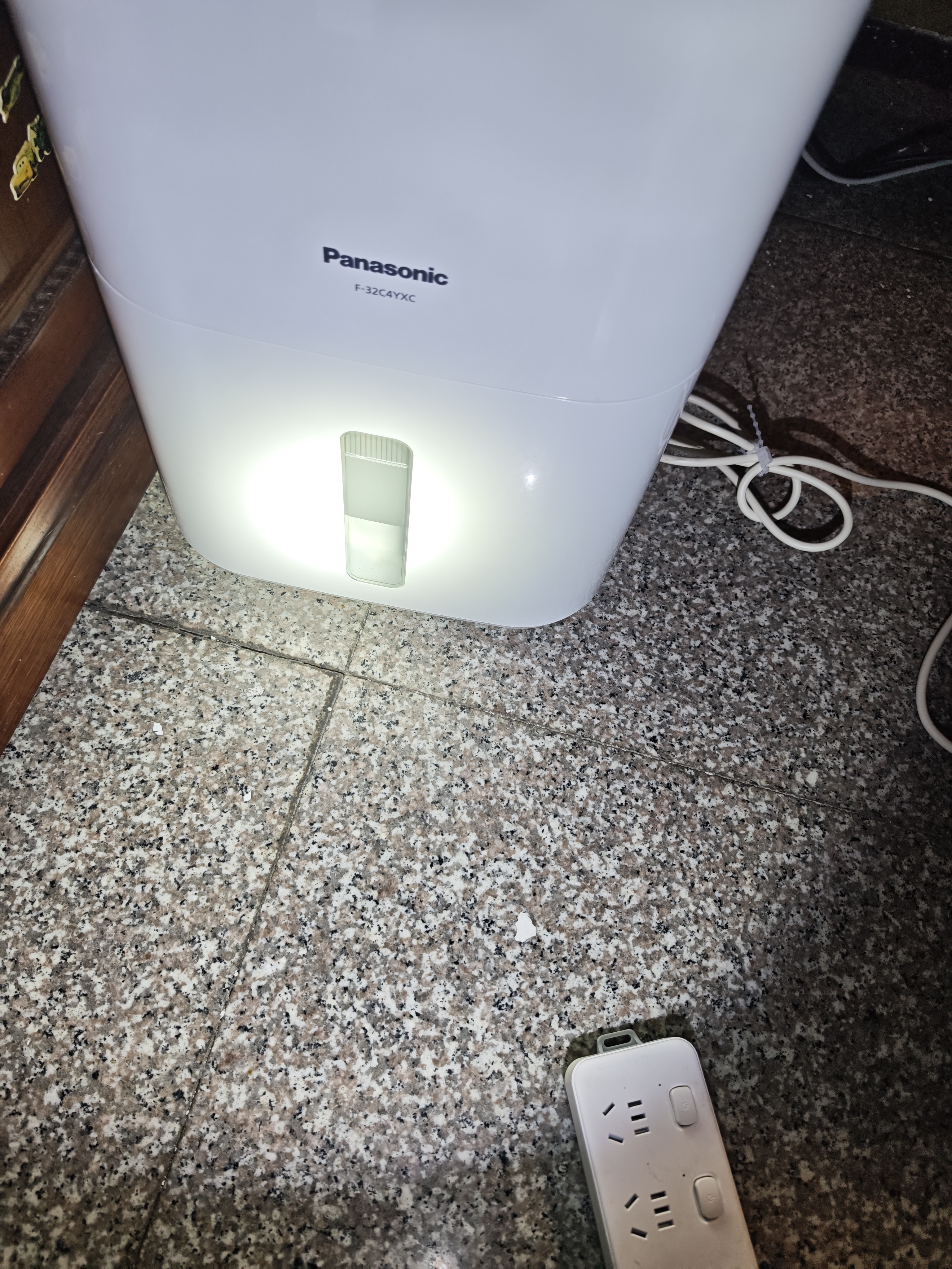 松下（Panasonic）除湿机 家用抽湿机 除湿量16升/天36㎡ nanoe净化除菌除味  回南天轻音干衣 卧室除湿器F-32C4YXC 实拍图