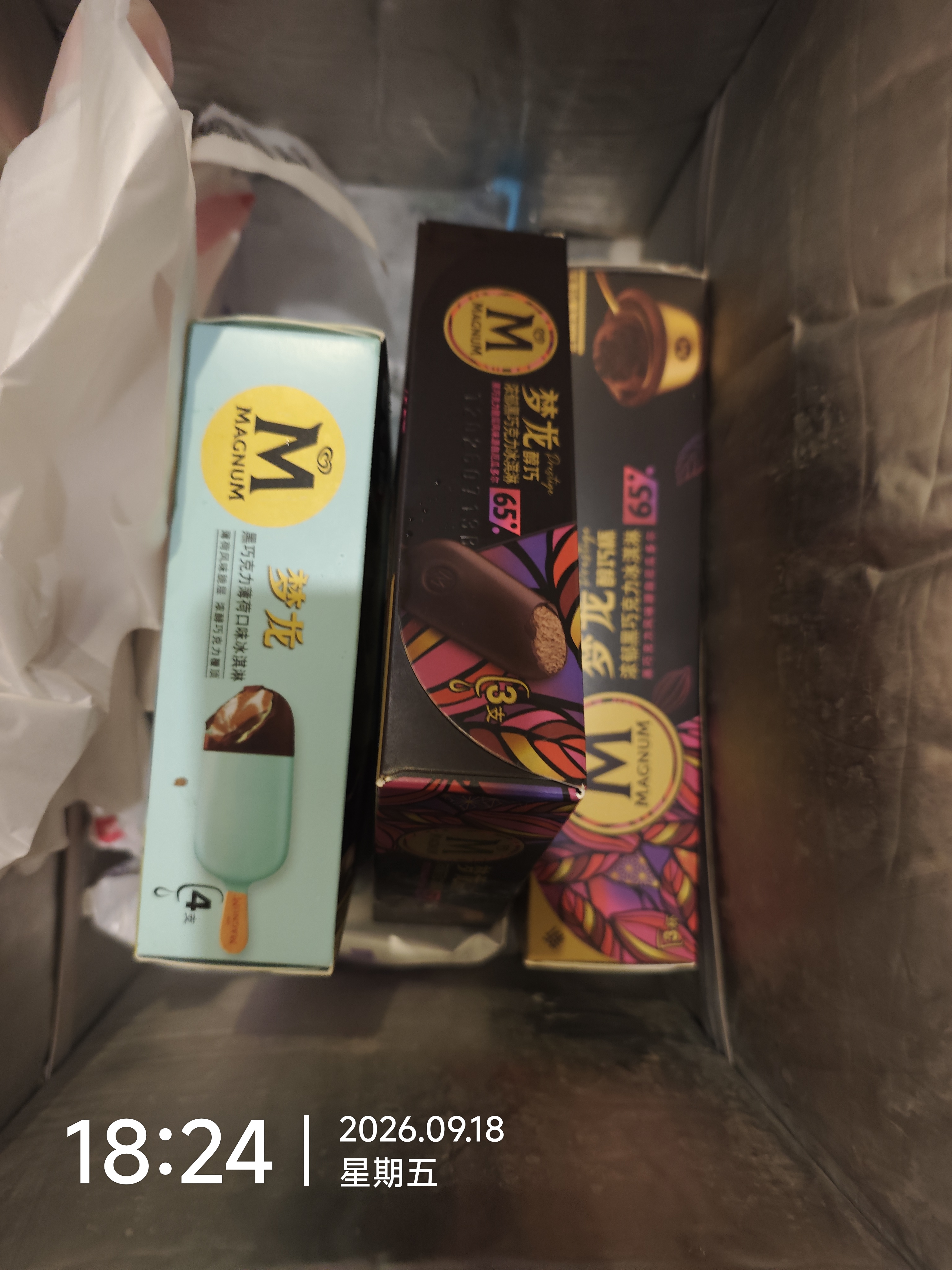 梦龙【王嘉尔推荐】梦龙黑巧克力薄荷味冰淇淋雪糕冰激凌 65g*4支 实拍图