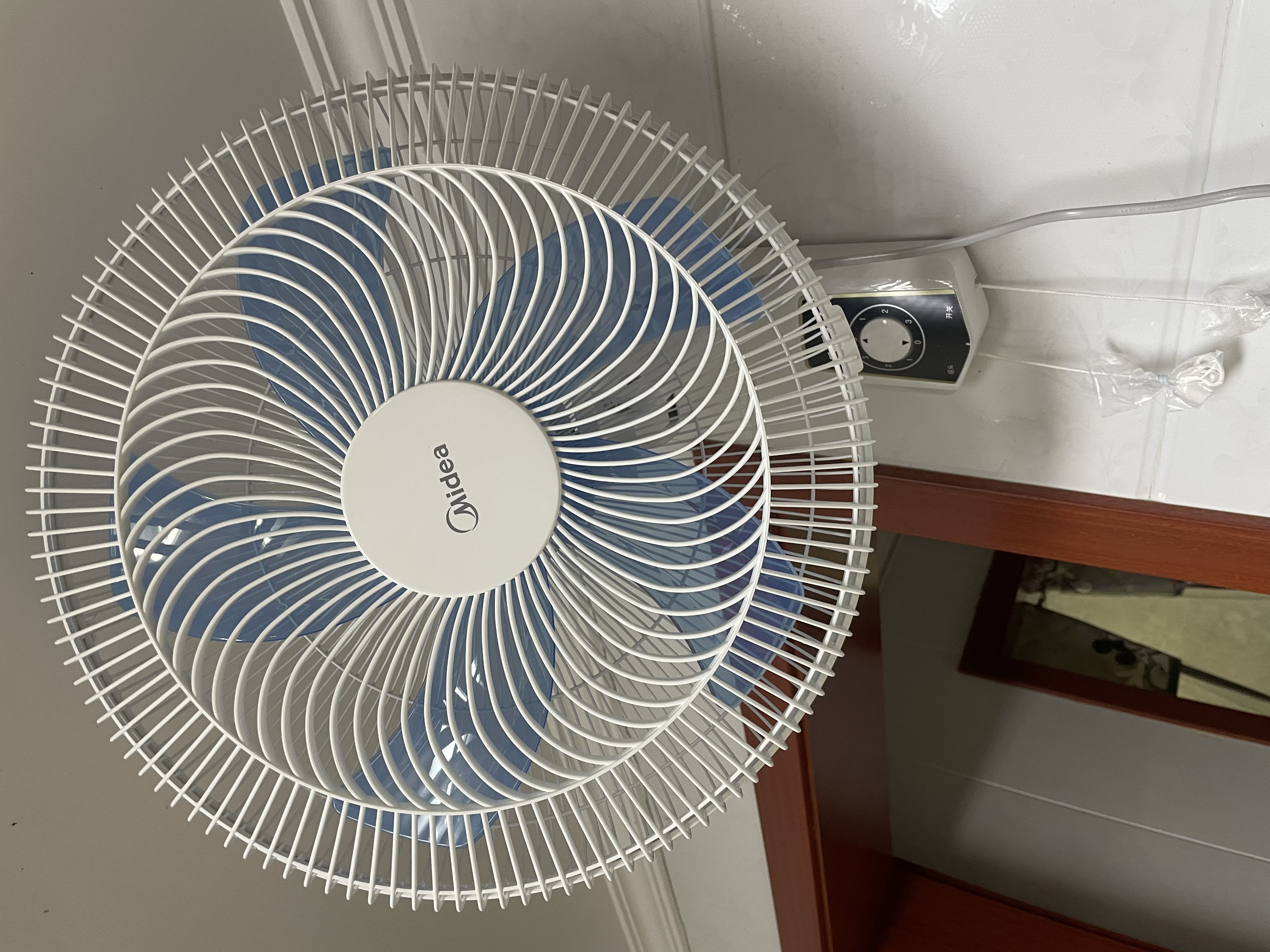 美的（Midea）壁扇16吋壁挂电风扇轻声宿舍摇头商用挂墙风扇食堂大风力工业壁扇摇头牛角扇 FWA40UA 实拍图