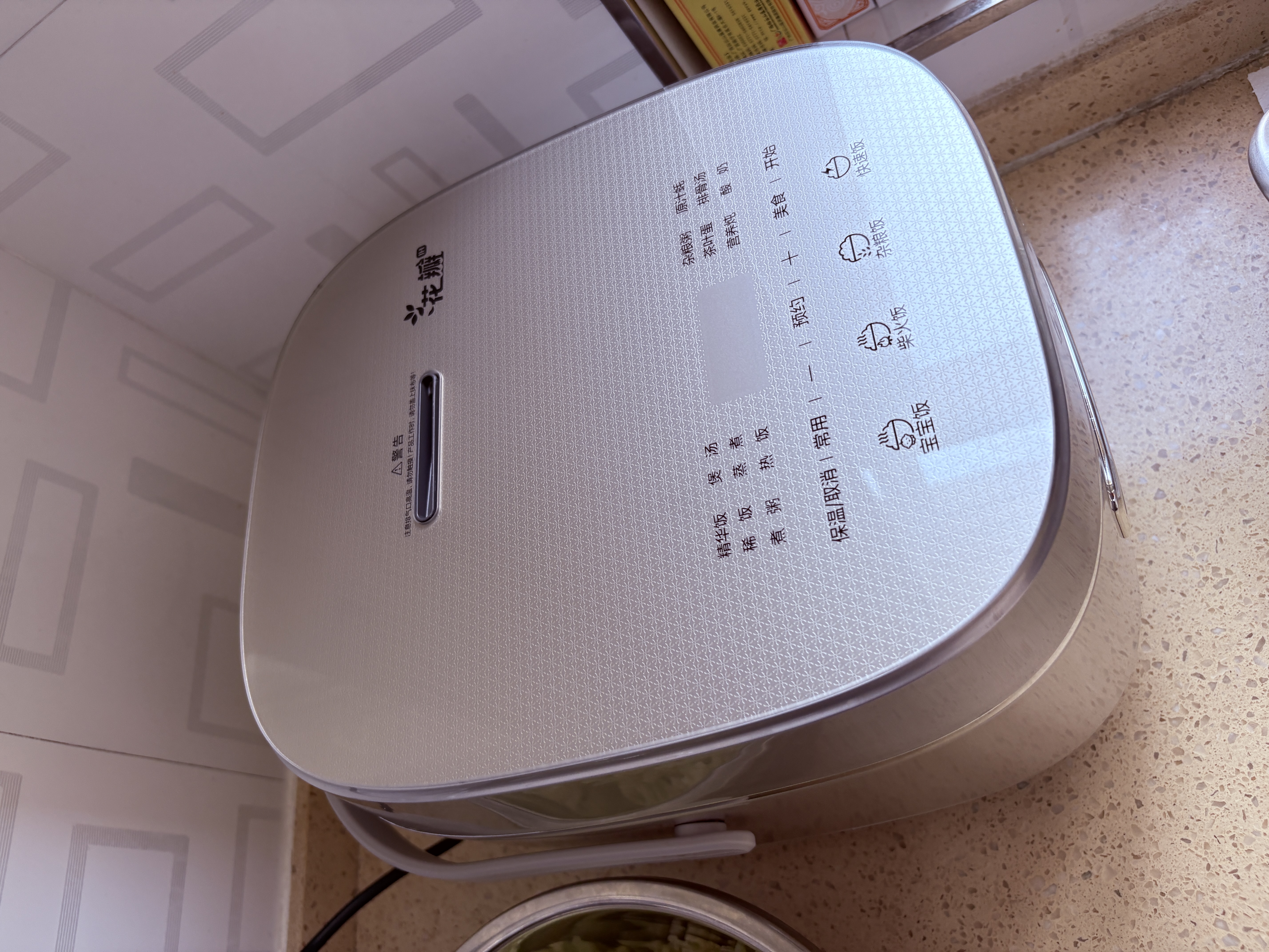 美的（Midea）晶钛0涂层电饭煲花瓣IH4L大容量316L母婴级不锈钢内胆家用多功能3-4人智能电饭锅CFB4077S 实拍图