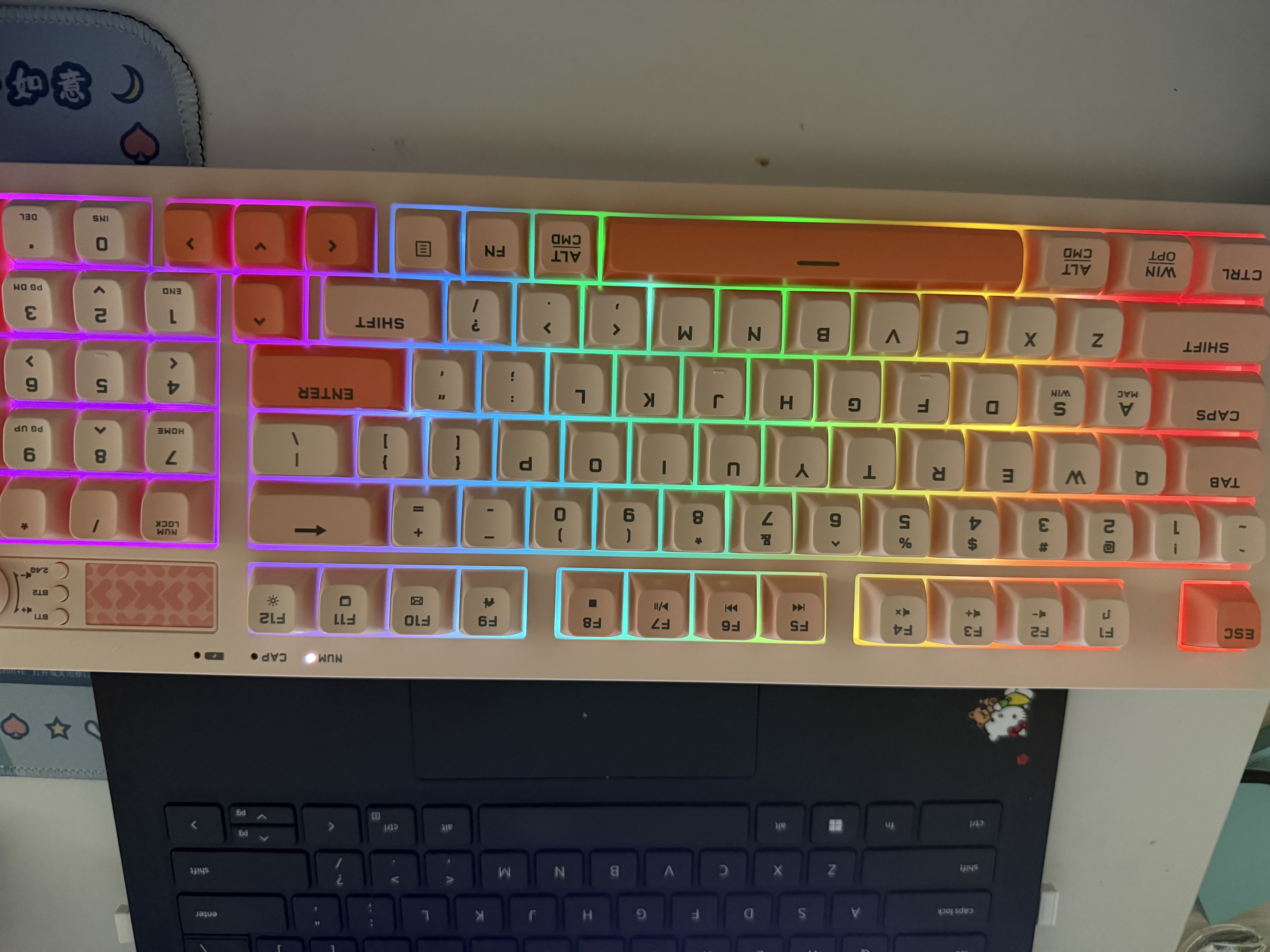 联想（Lenovo）K2_Pro三模键盘机械手感键盘 无线蓝牙有线 混彩灯效消音结构音量旋钮 办公游戏电脑平板笔记本 粉 实拍图