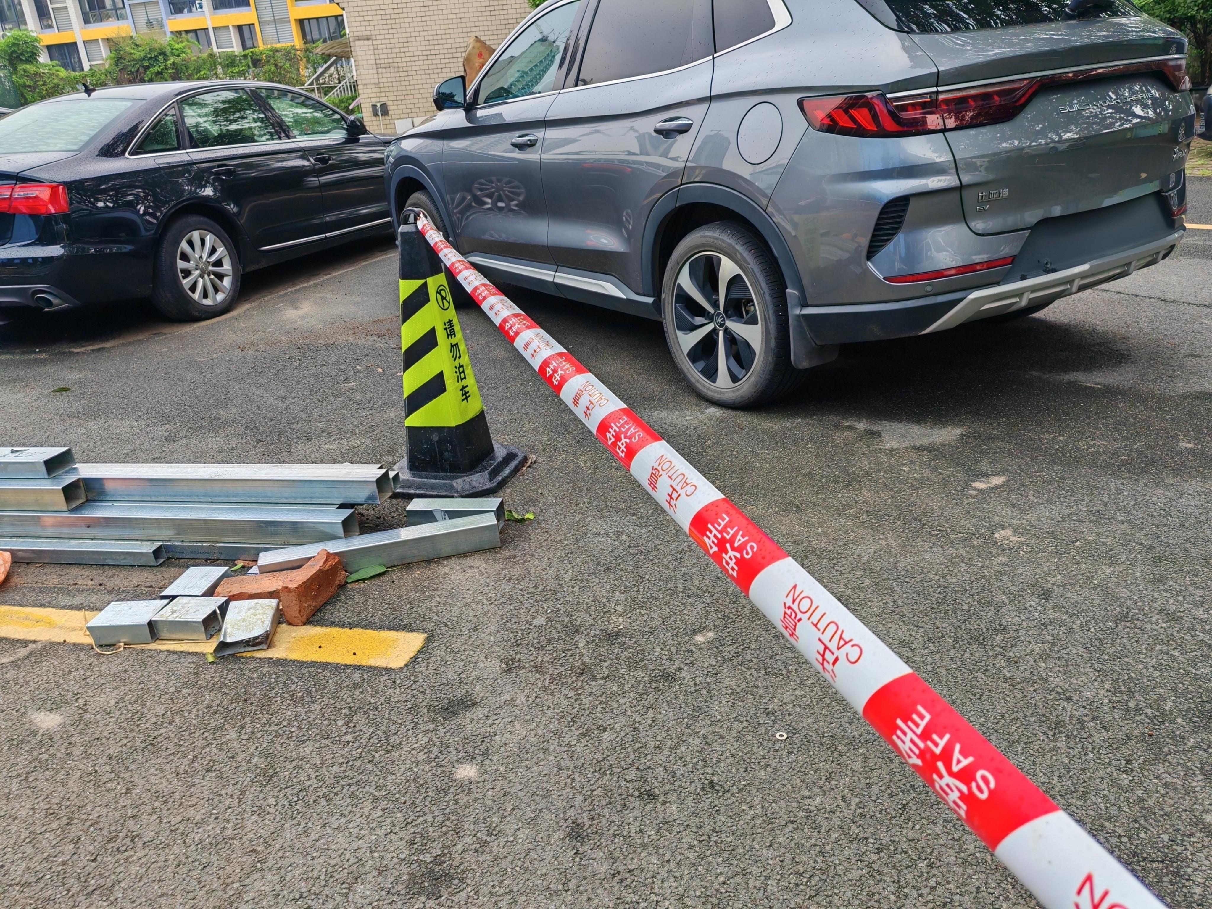 百舸（BAIGE）警戒线警戒带 100M加厚新料5卷装 施工隔离安全警示带 红白款注意安全 CW5x1963 实拍图