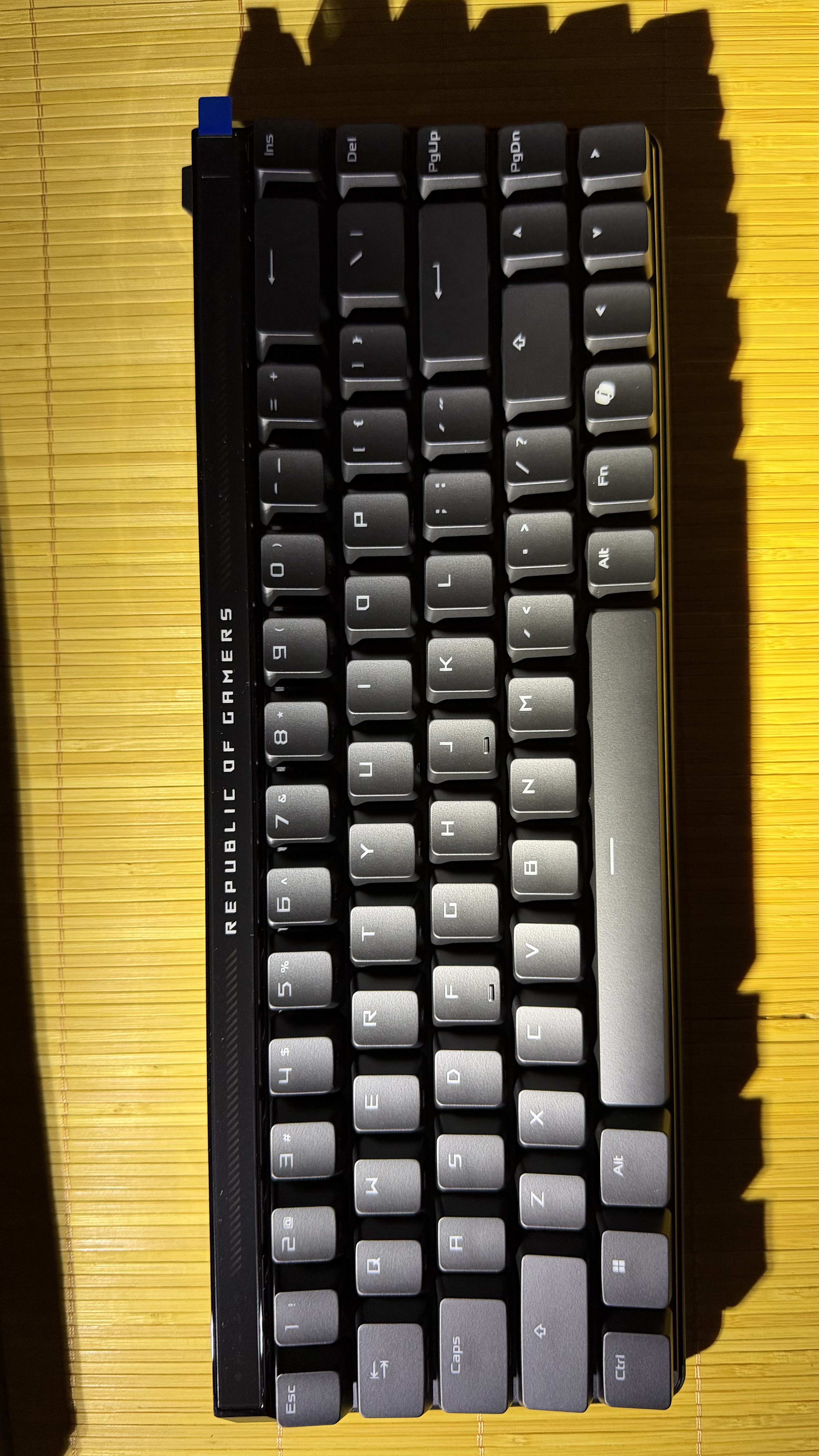 ROG魔导士Ace HFX磁轴电竞键盘 游戏有线机械键盘 Gasket 8K回报率 小蜜蜂战队同款 UV涂层 ABS版 实拍图