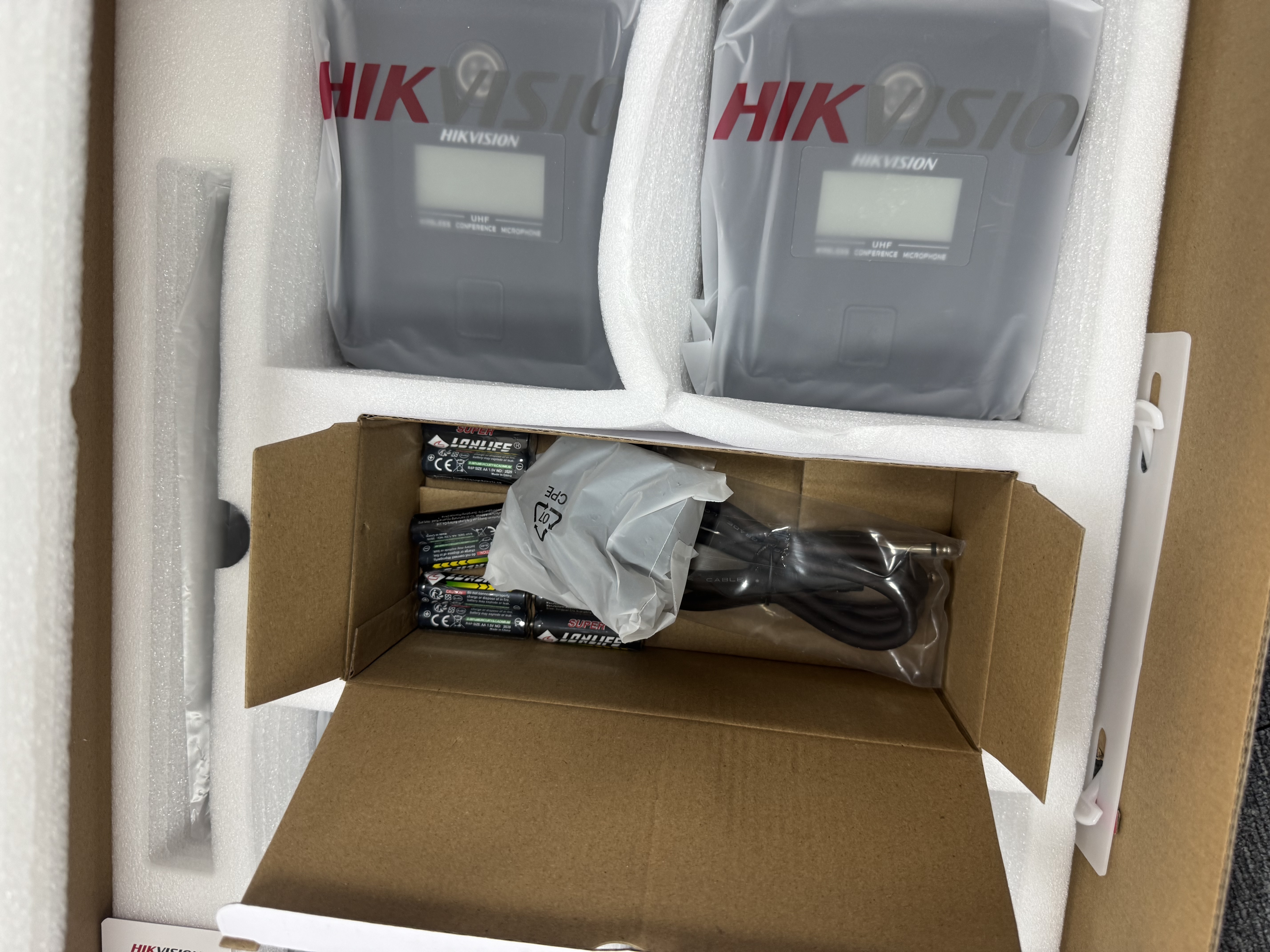 海康威视（HIKVISION）会议一拖四无线麦克风桌面短杆方管话筒主席台UHF高保真抗干扰自动对频防啸叫演讲培训广播 实拍图