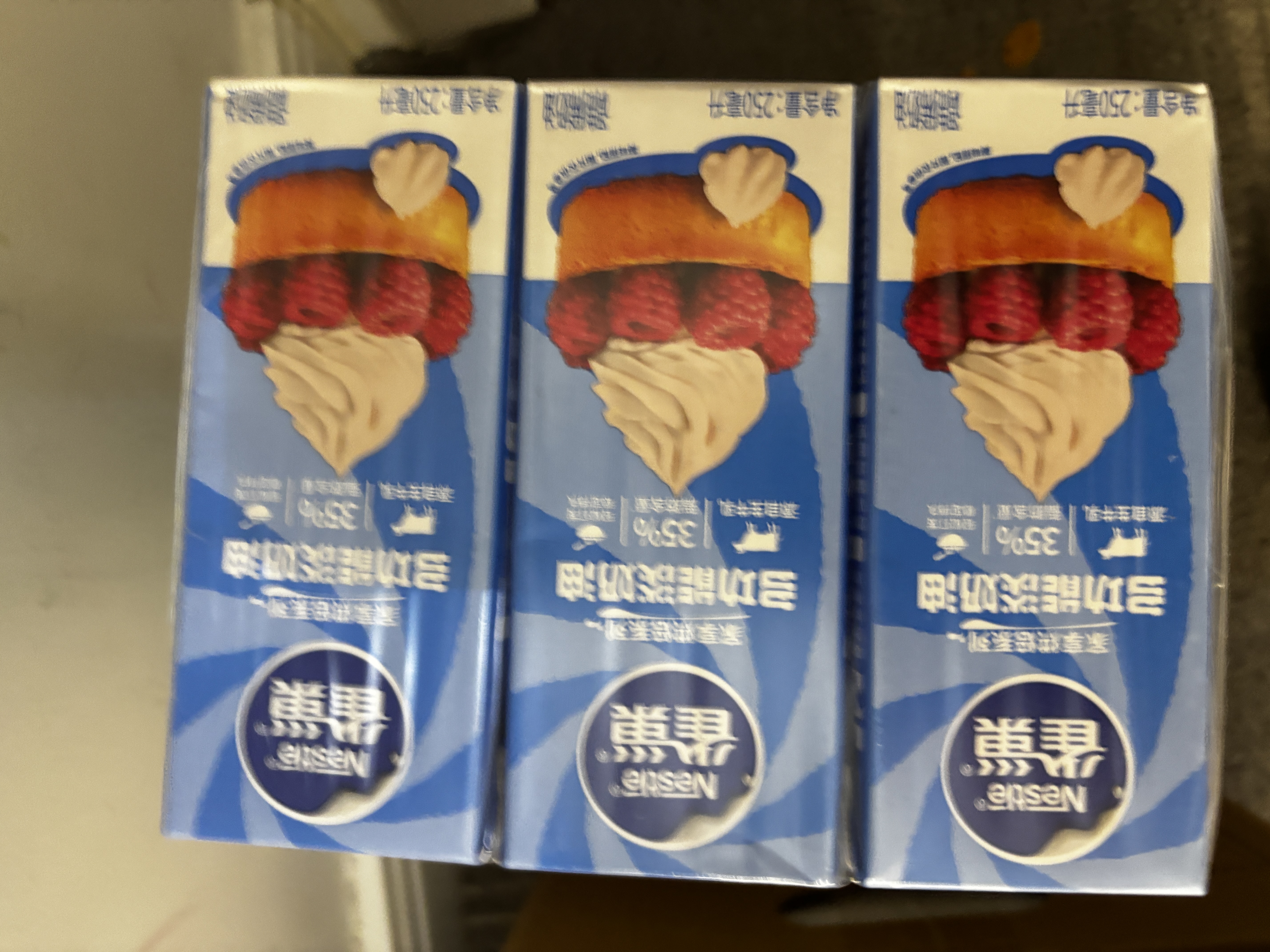 雀巢（Nestle）烘焙原料多功能淡奶油常温存储易打发蛋糕调制稀奶油250ml*3 实拍图