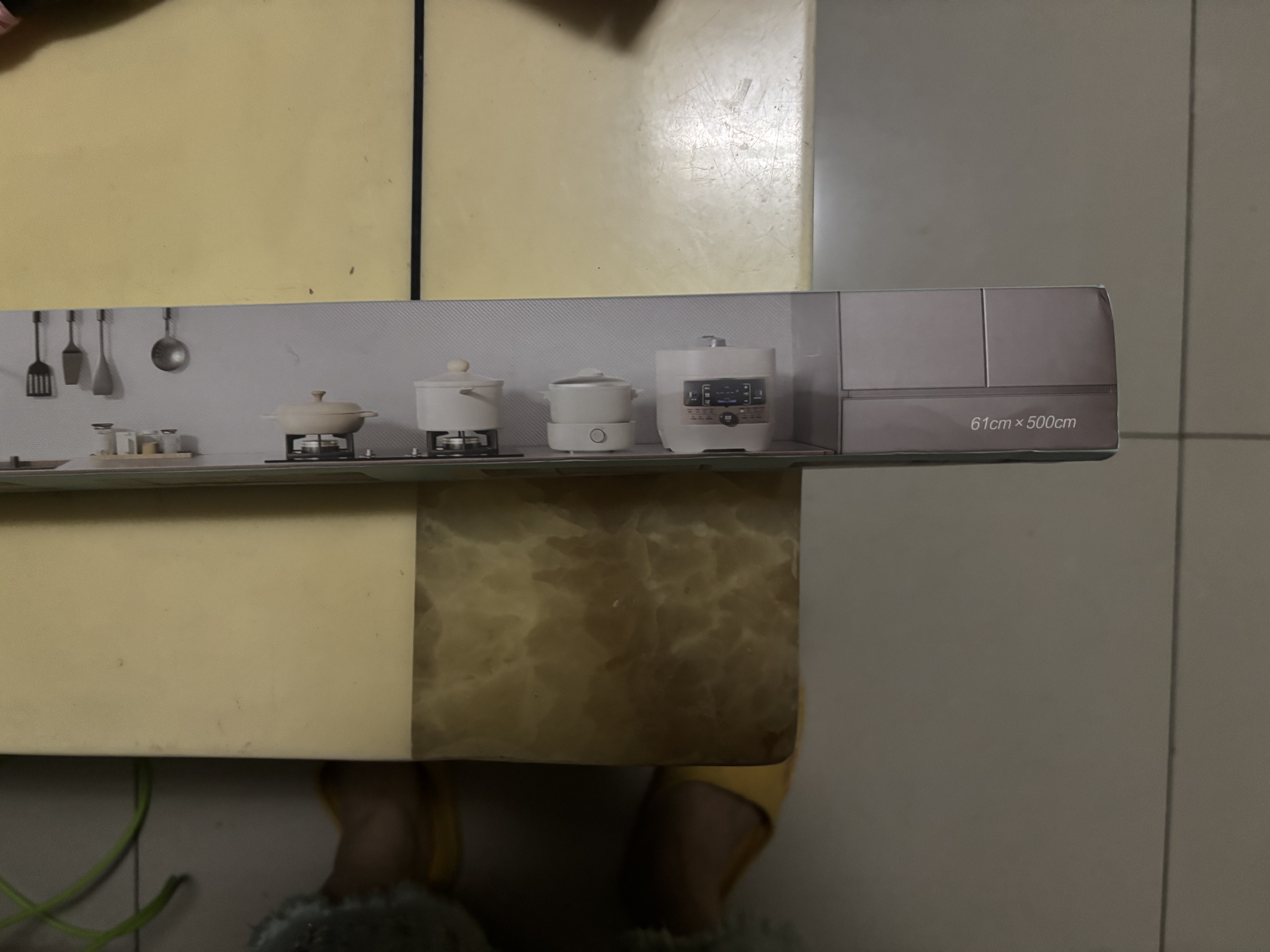 得力（deli）厨房铝箔贴纸 防水耐高温 自粘墙贴 灶台保护膜 防油贴 61cm*5m 方格纹 JF334 实拍图