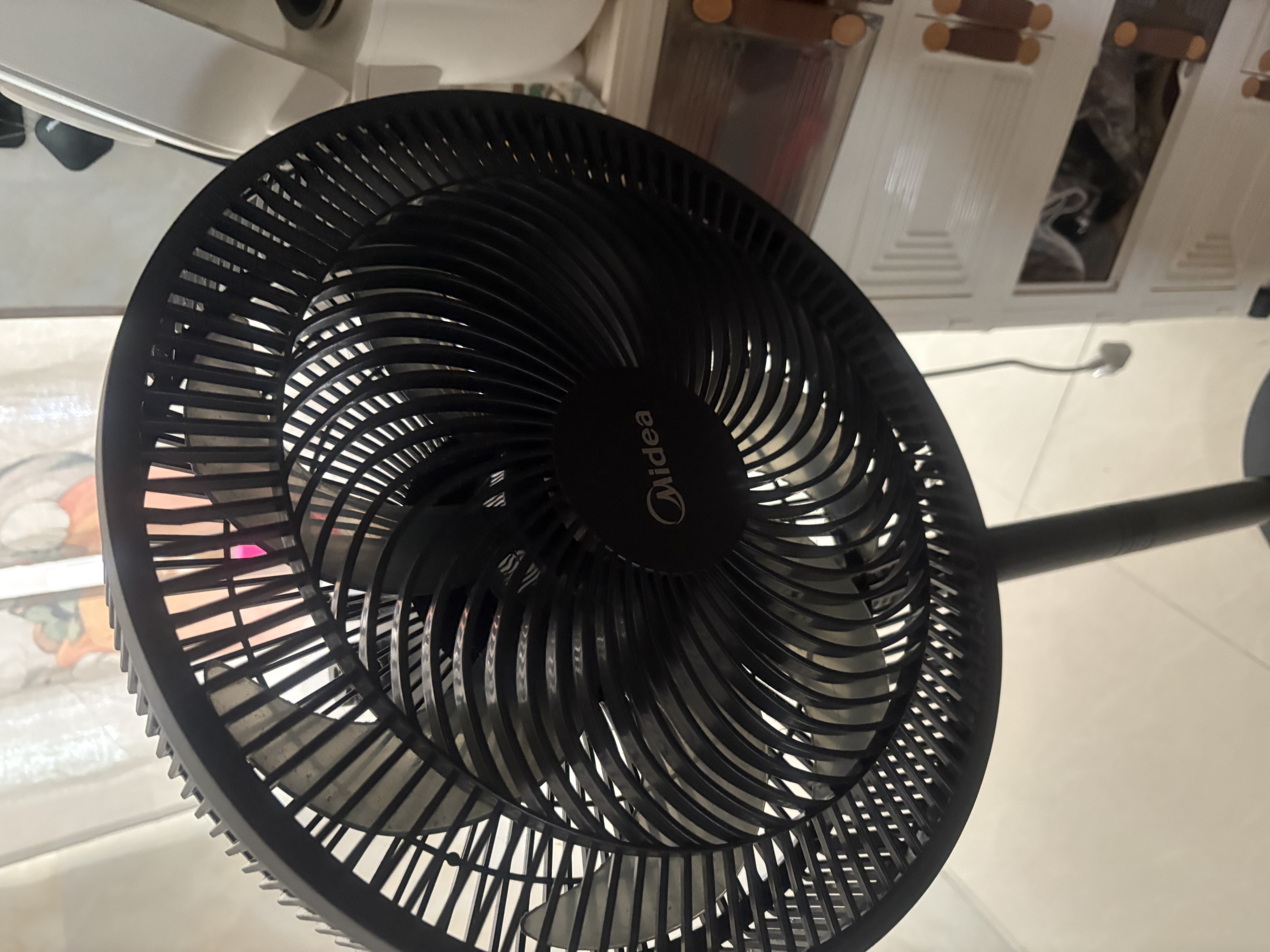 美的（Midea）【超级单品】七叶轻音立式电风扇家用柔风落地扇台式桌面小型风扇大风量节能摇头宿舍电扇 SAF30AB 实拍图