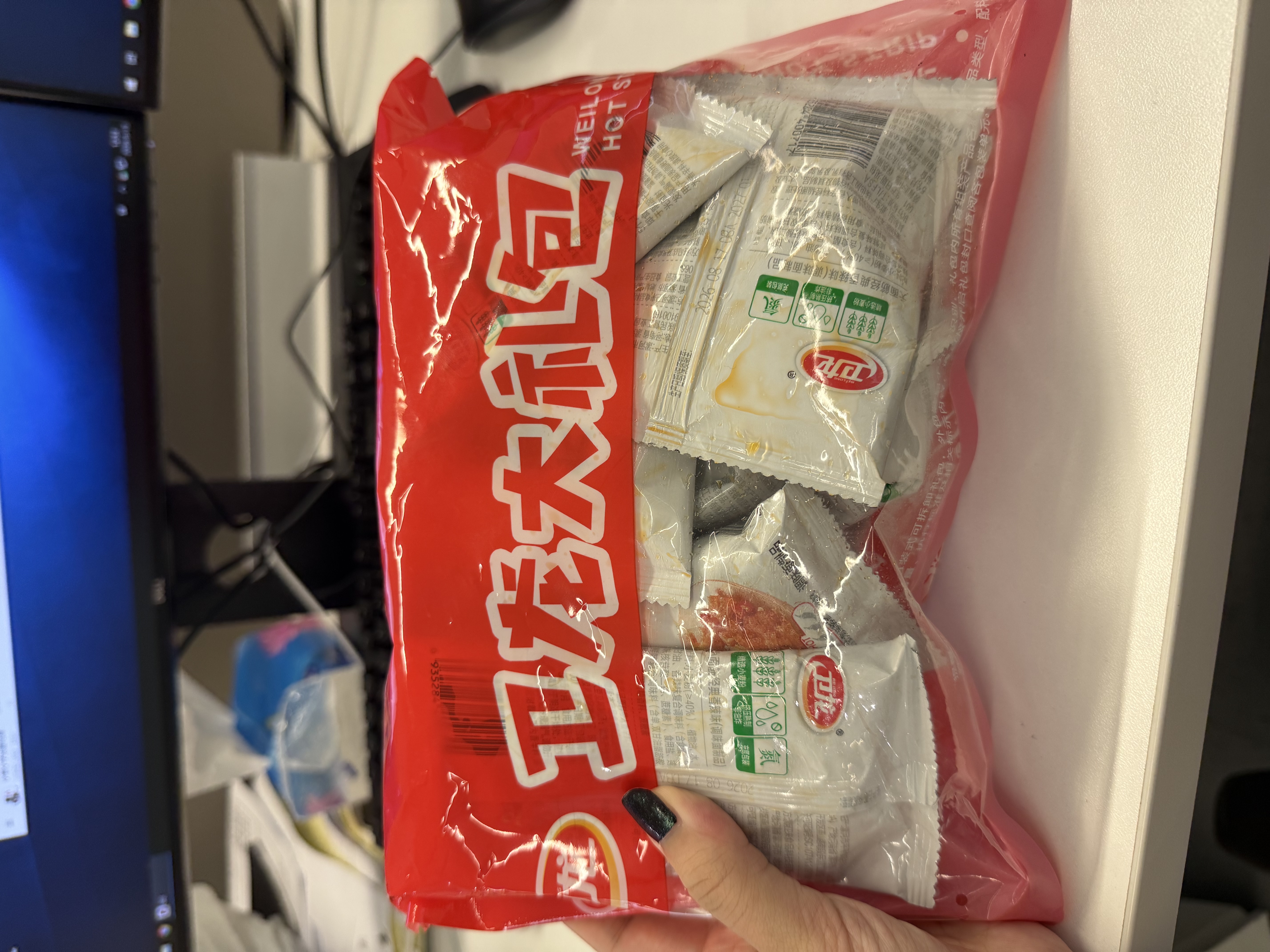 卫龙辣条大礼包 香辣味大面筋小面筋解馋零食220g（约8包） 实拍图