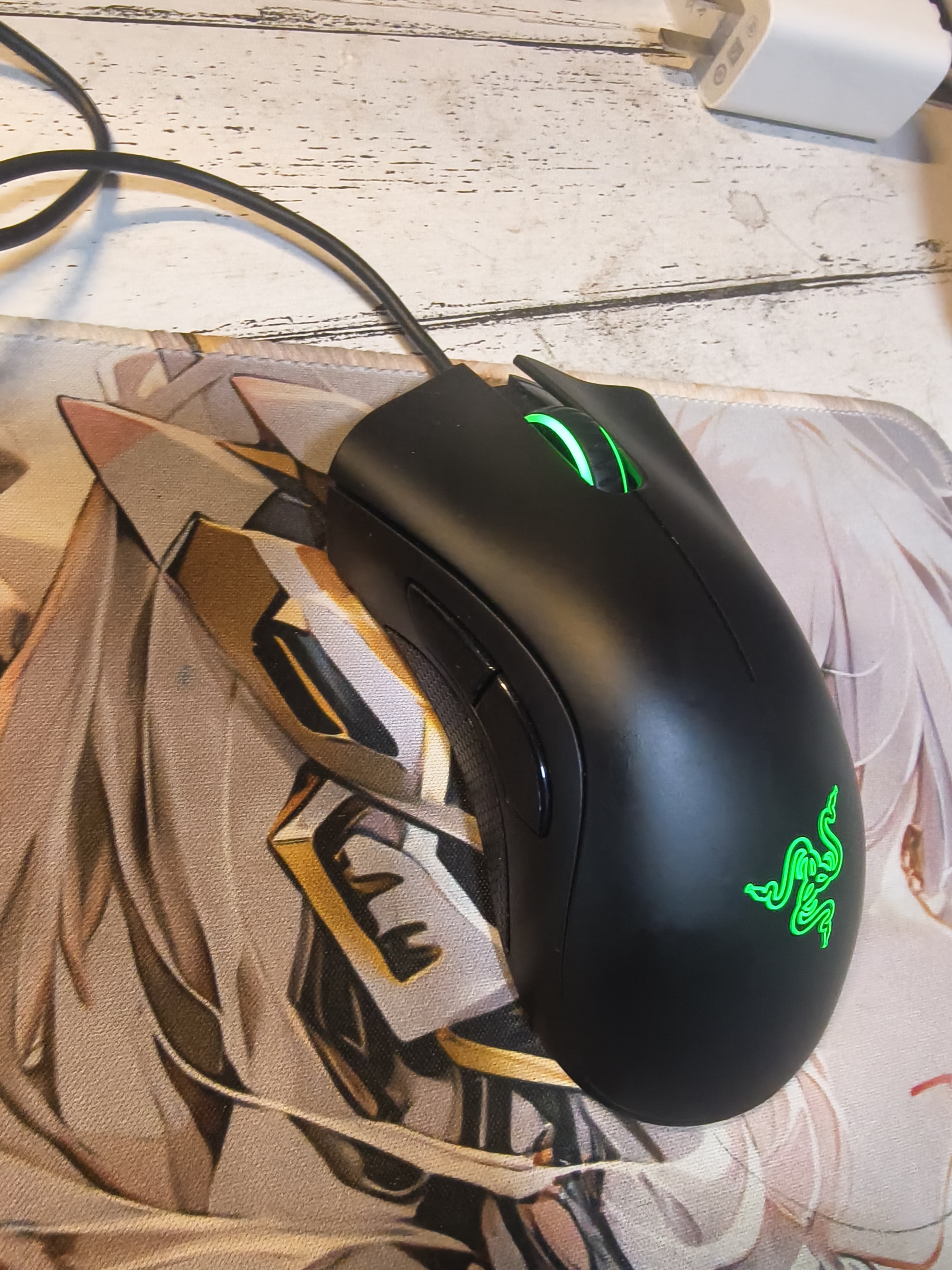 雷蛇（Razer）炼狱蝰蛇标准版有线鼠标 人体工学 电竞游戏 右手通用型 吃鸡/LOL/CSGO游戏鼠标 黑色 实拍图