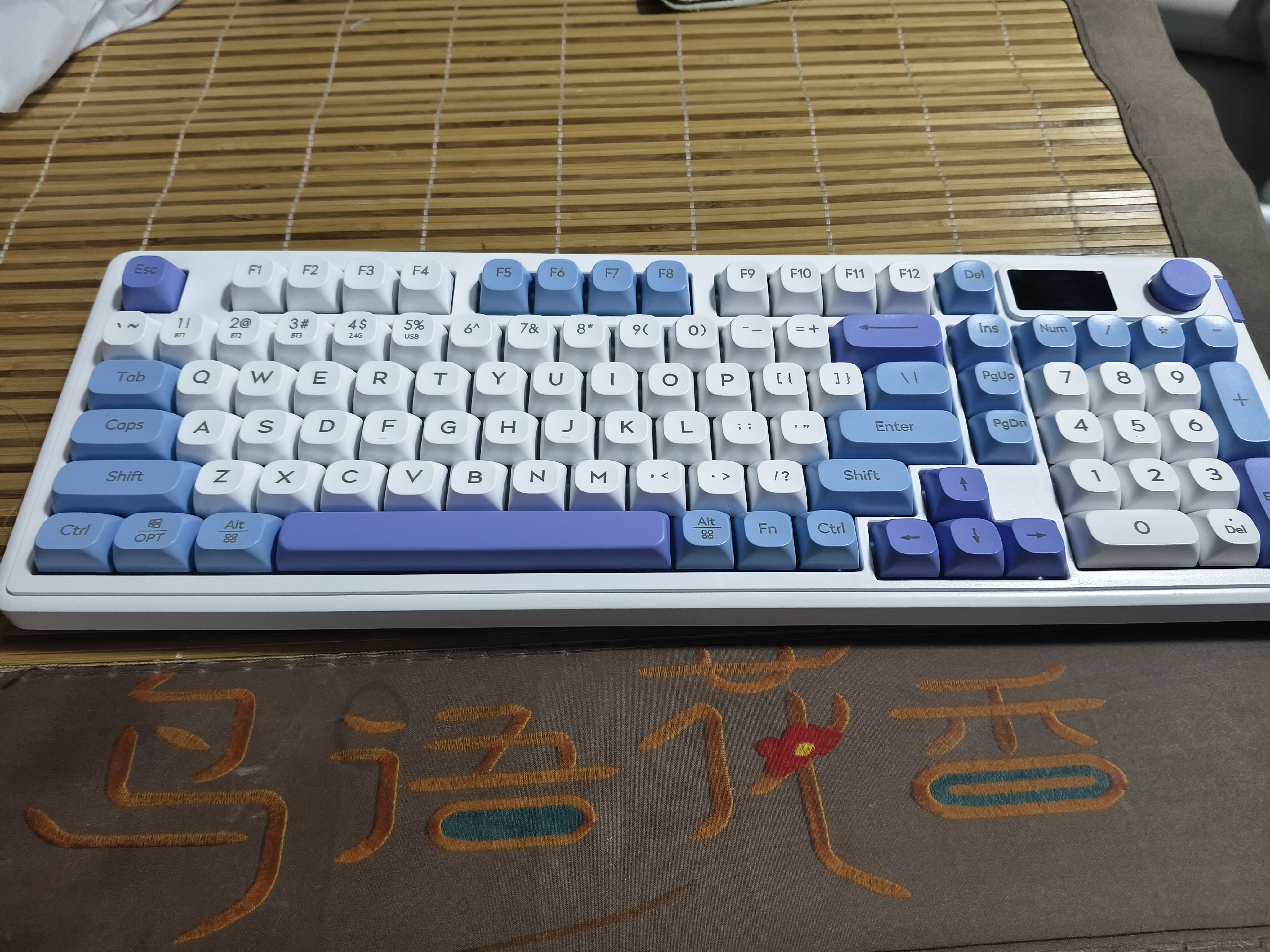 狼途L98薄膜键盘 98键 静音键盘游戏电竞电脑办公键盘有线无线蓝牙三模 Gasket结构 RGB灯效 烟紫 实拍图