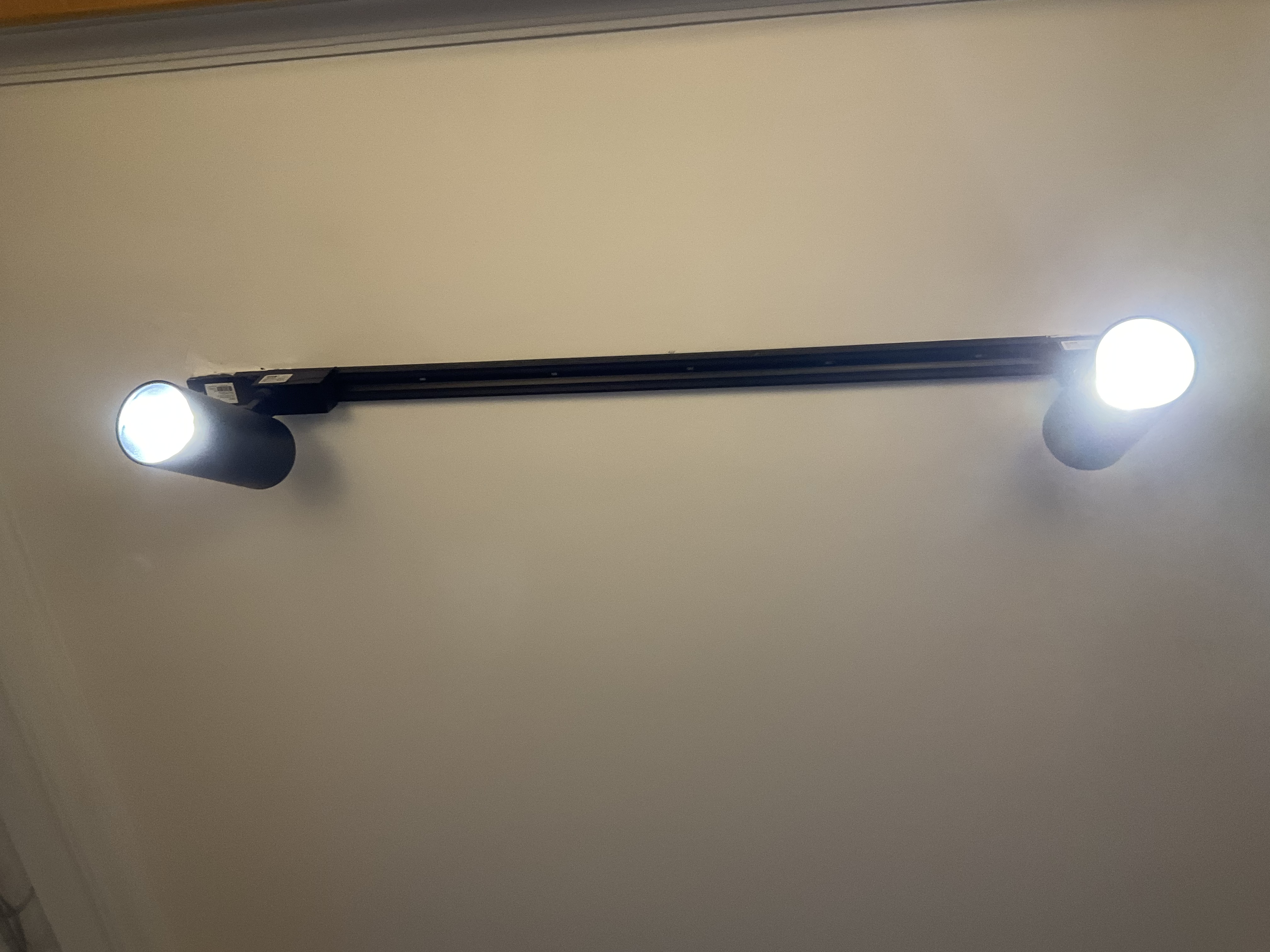 佼佼者（JIAOJIAOZHE）轨道射灯LED导轨式cob聚光背景墙商用明装30W 4000K中性光 黑色 实拍图