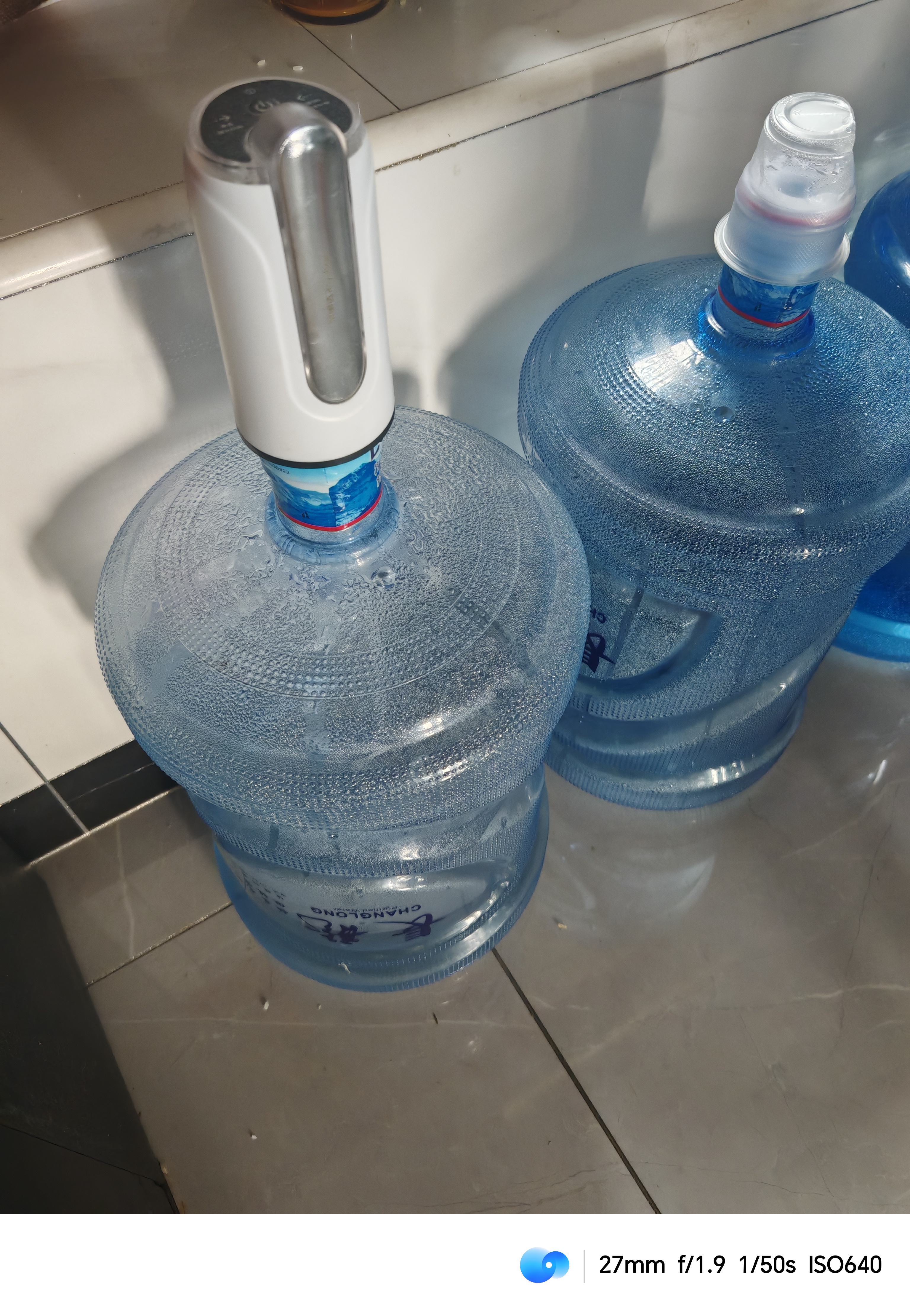 荣事达桶装水抽水器电动饮水机上水器纯净水桶取水器自动压水器吸水器 双档【折叠防菌+杀菌灯】可视出水 实拍图