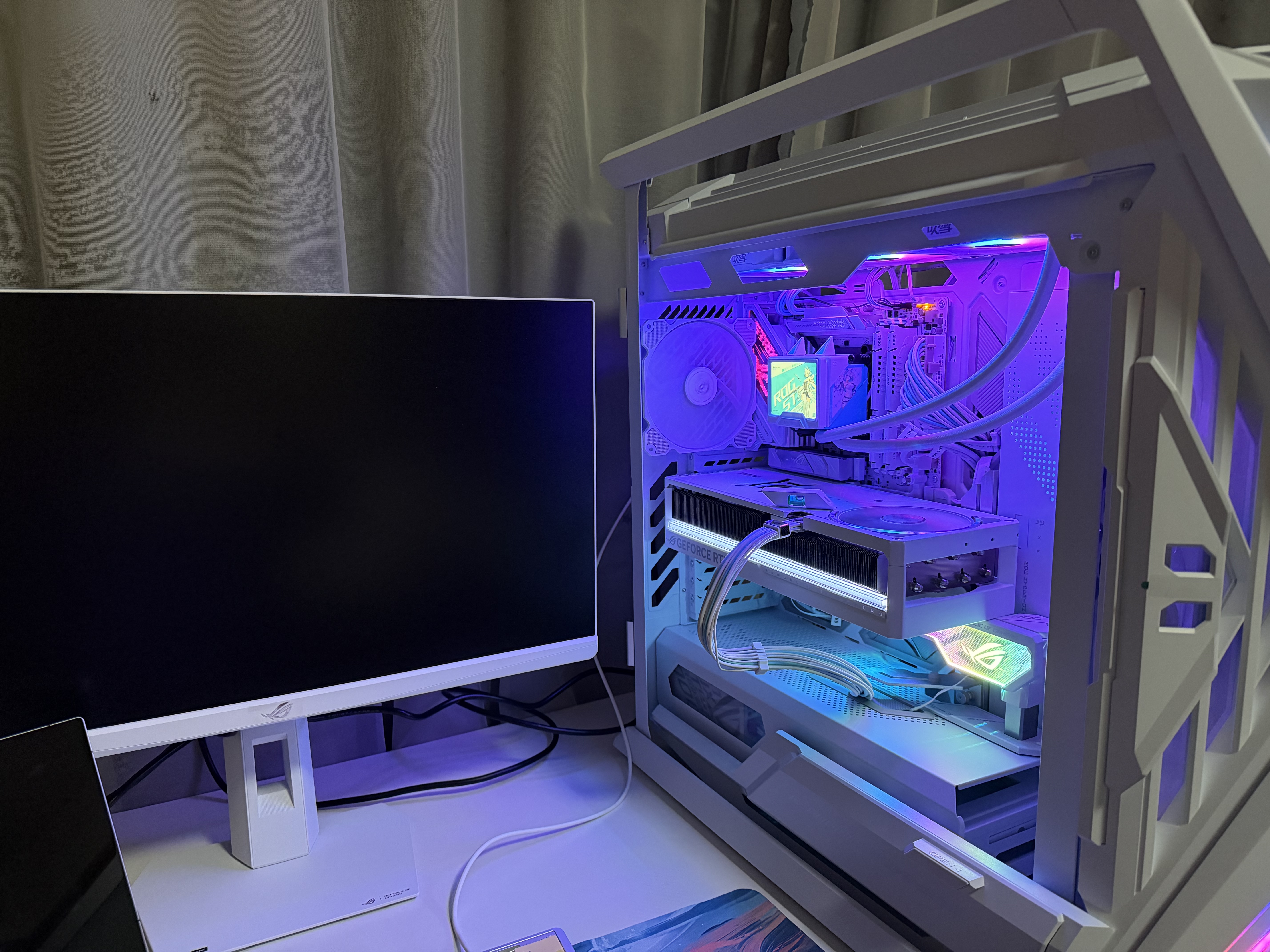 华硕ROG 白色创世神机箱 双C口优化版 适配ROG MAXIMUS 800系列主板/支持EATX主板 GR701 实拍图