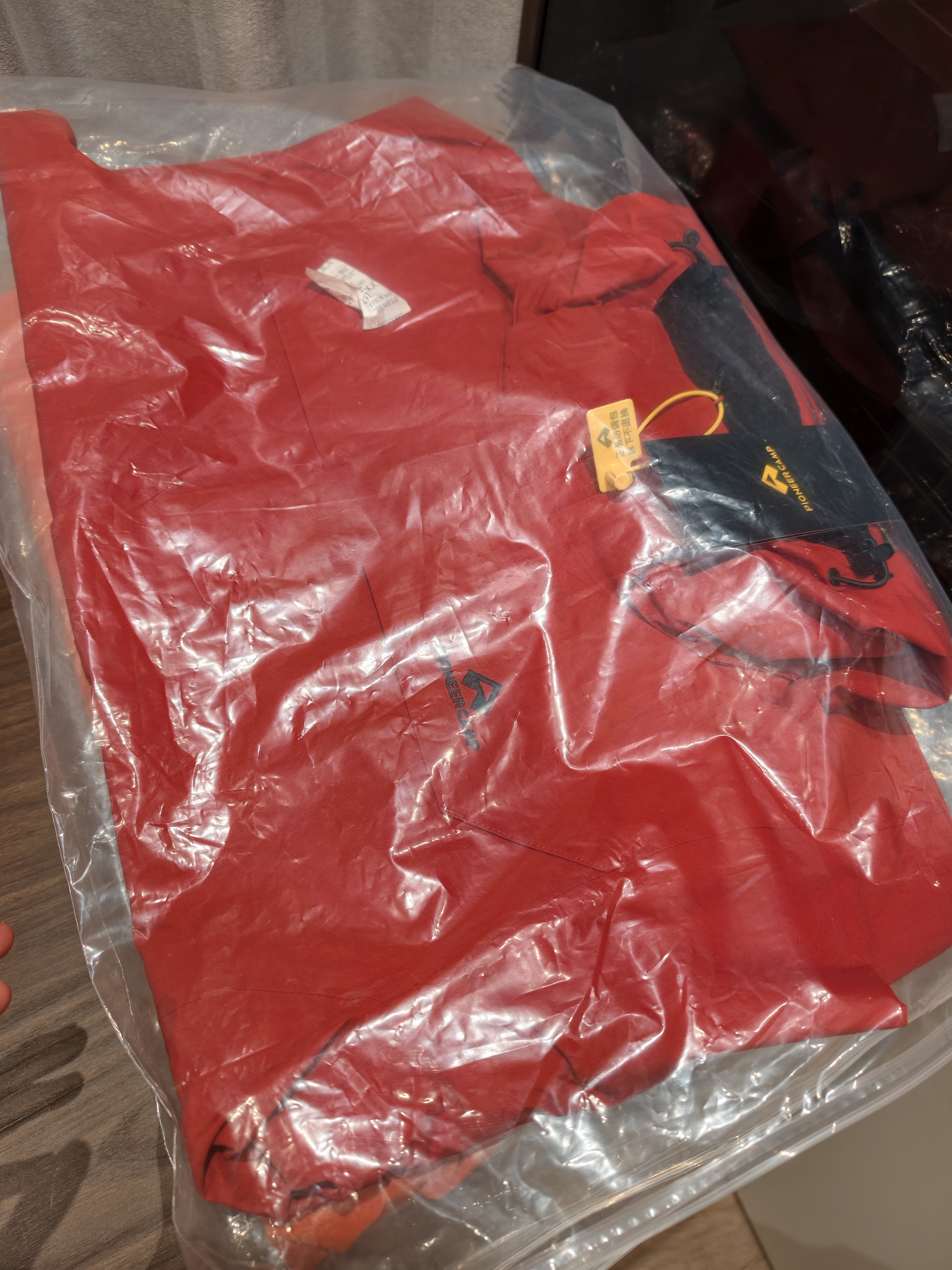 拓路者朱雀冲锋衣女三合一抓绒户外登山服外套防风防水保暖爬山旅游女款 朱雀红 硬壳守护丨无惧风雨 S 实拍图
