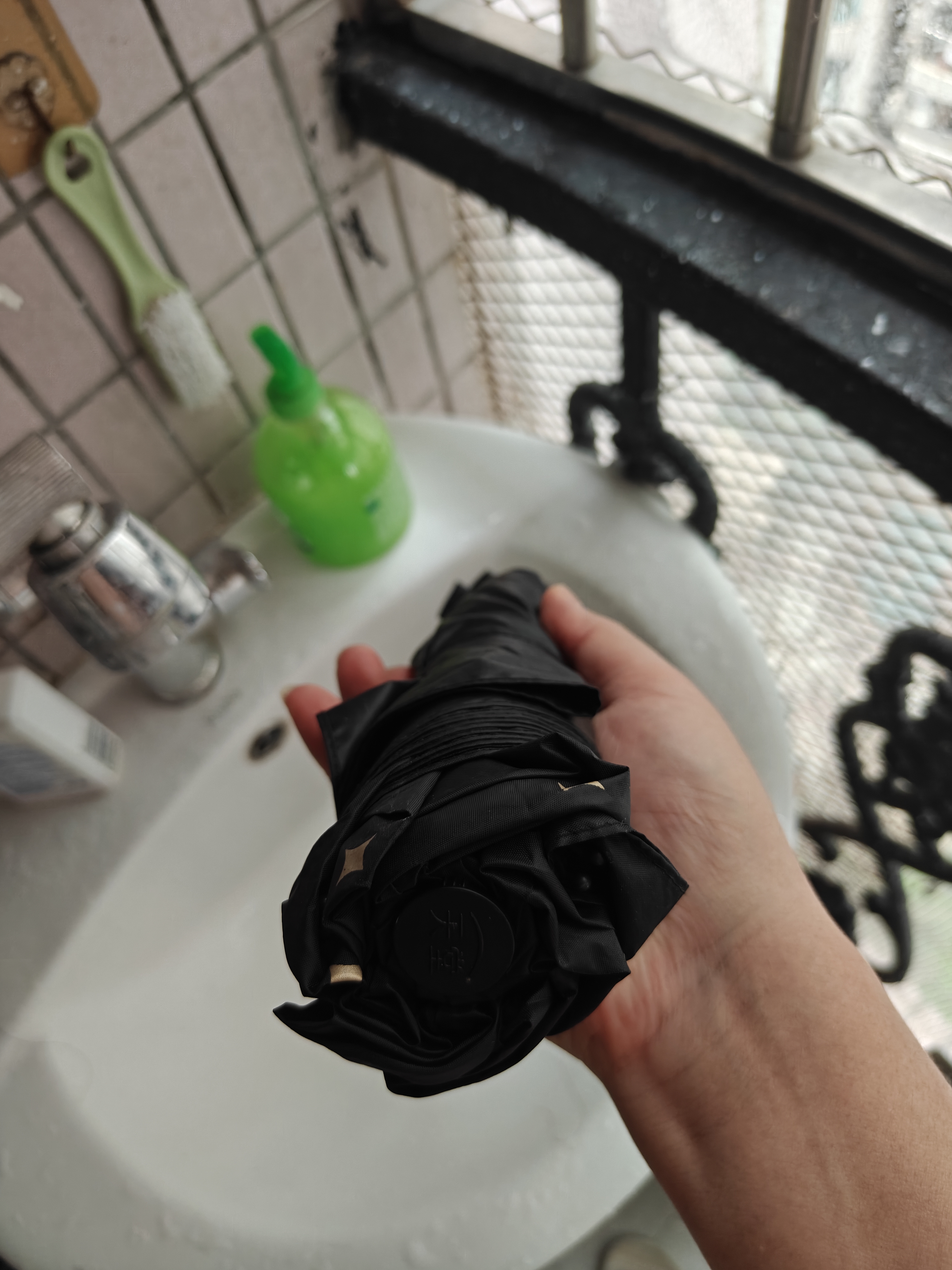 天堂伞 防紫外线晴雨伞三折 雨伞黑胶防晒太阳伞遮阳晴雨伞 黑色 实拍图