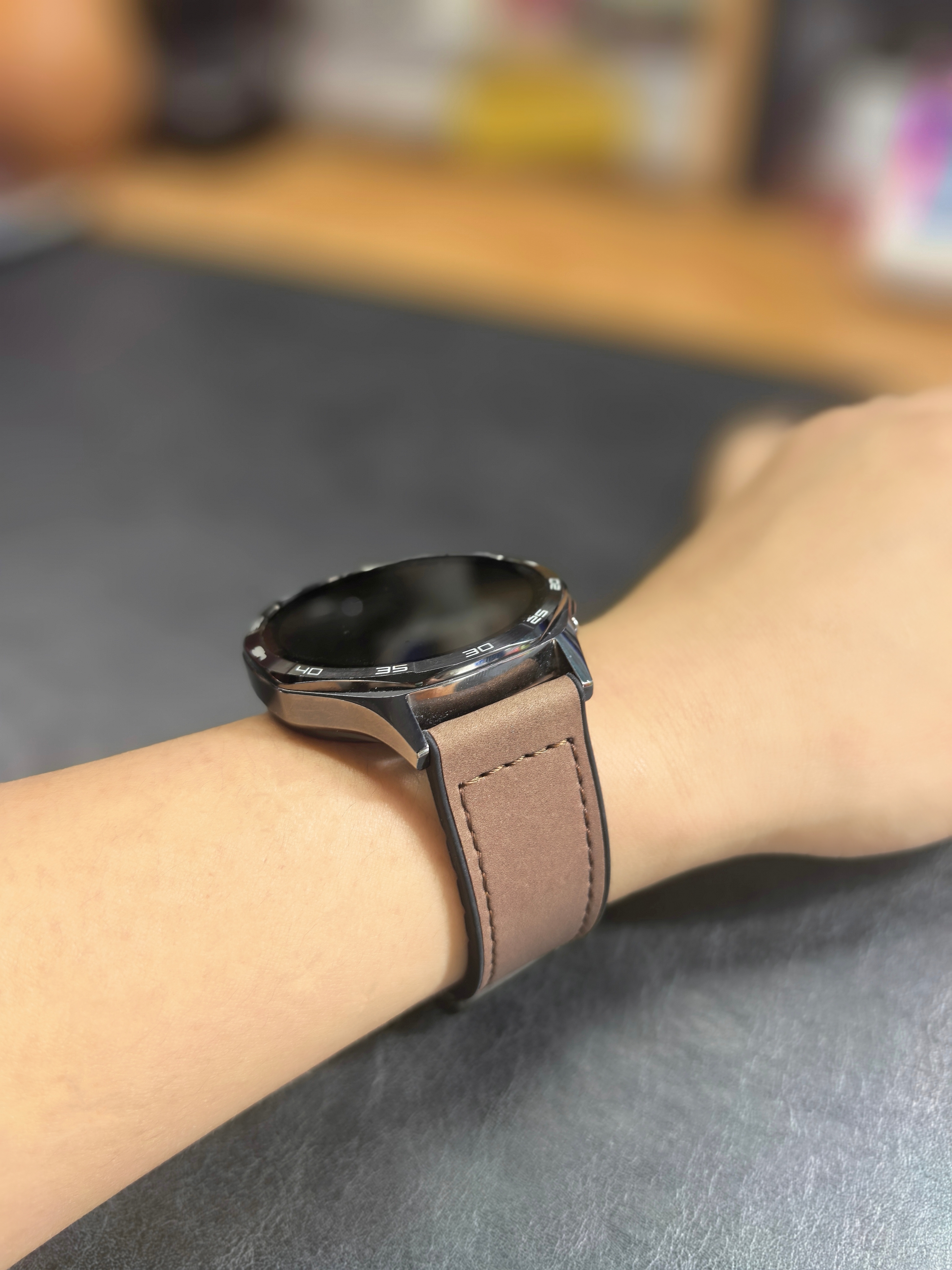 码仕适用华为手表表带秋冬Watch5/4/3/GT7/GT6/5/gt4/3/2/Pro/荣耀Magic2疯马皮纹硅胶磁吸22mm 实拍图
