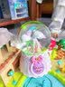 DEERC水晶球八音盒音乐盒摆件3-6儿童益智玩具女童7-14岁女孩生日礼物 浮云恋歌【内景旋转+自动飘雪+七彩灯+音乐+礼盒礼袋】 2026年火的玩具女孩水晶球摆件八音盒 实拍图