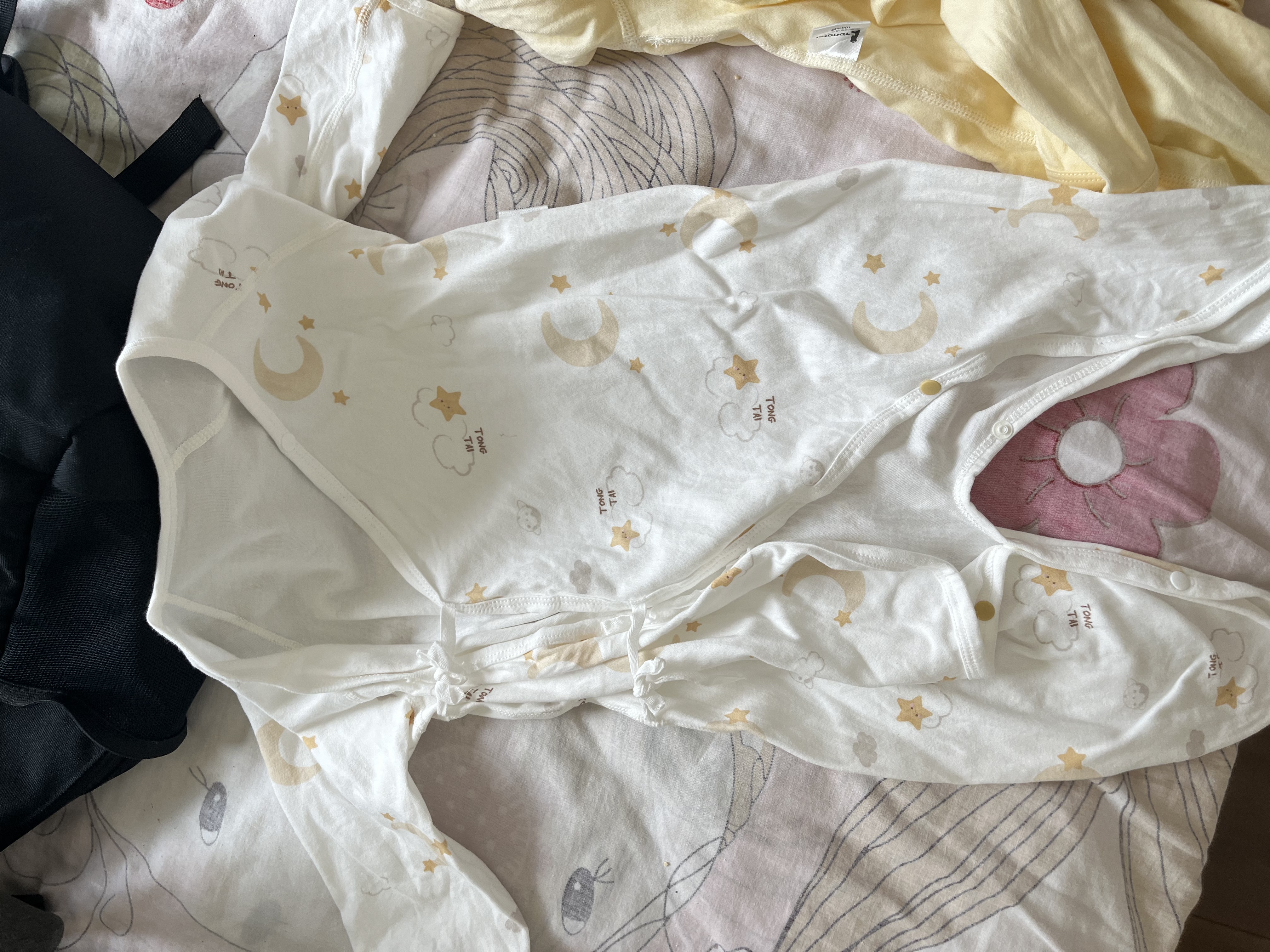 童泰（TONGTAI）婴儿连体衣夏纯棉衣服初生宝宝蝴蝶哈衣爬服提花黄色66cm 实拍图