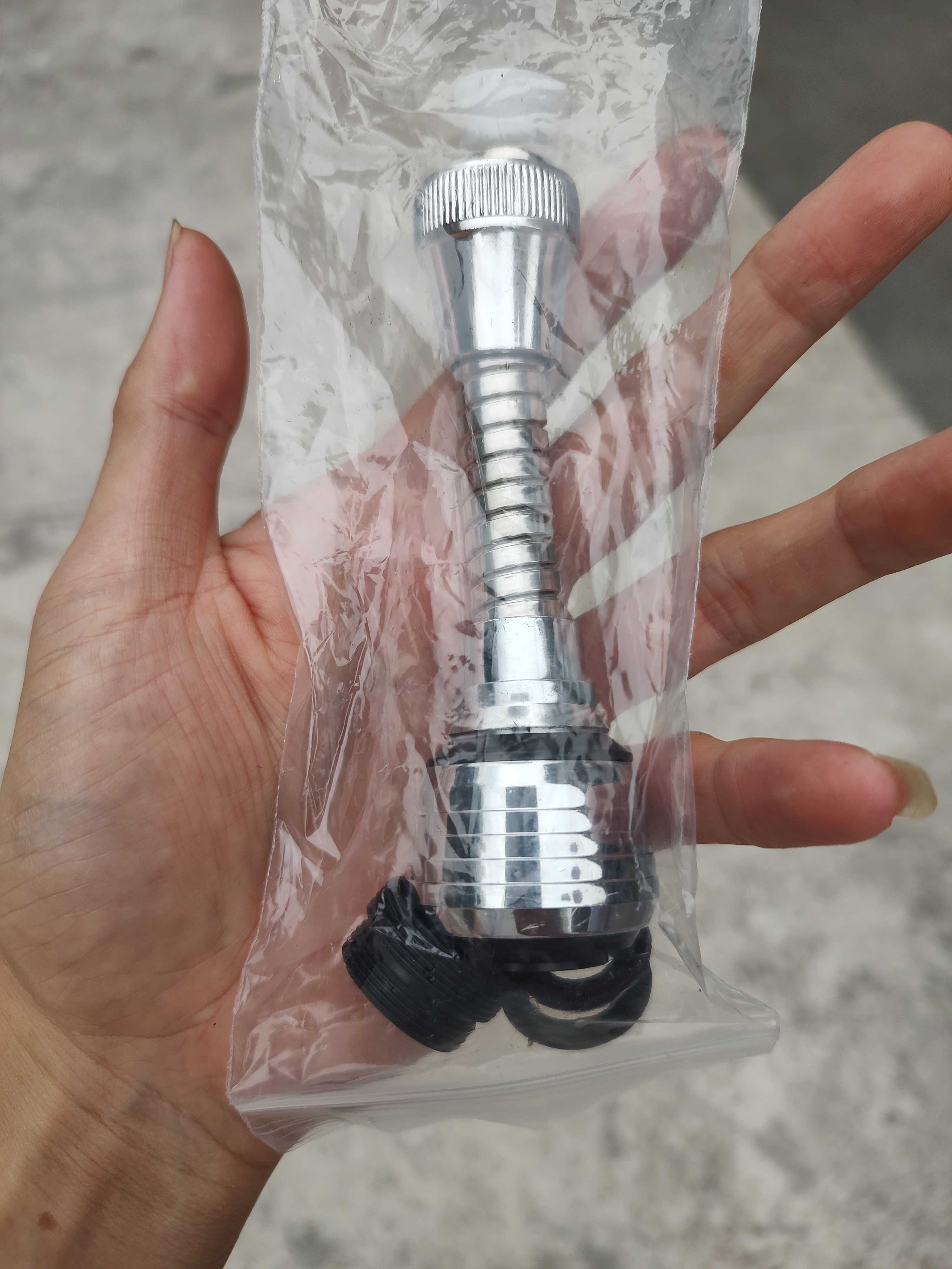 厨房水龙头花洒节水器加长旋转防溅喷头喷雾延伸器起泡器 轻松防溅水：万向旋转长款-1个装 实拍图