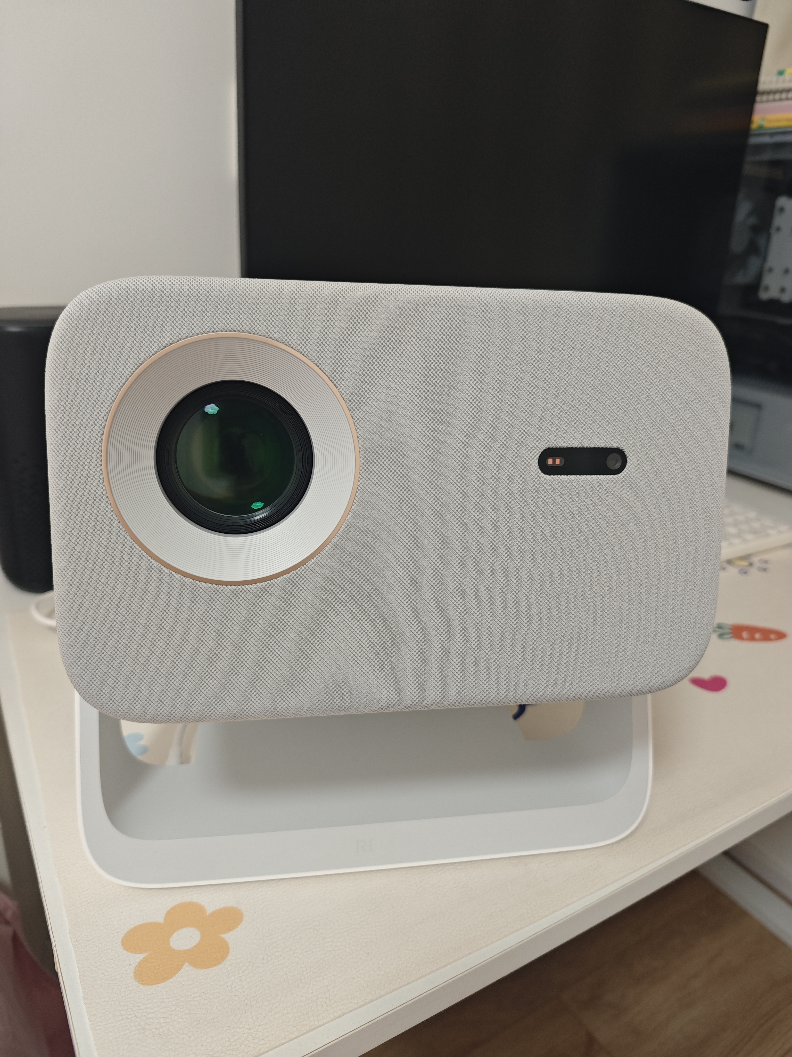 小米投影仪 REDMI 5 Pro 【1000CVIA】【高刷120Hz】 家用超高清2026新款卧室家庭影院 家用投影仪 实拍图