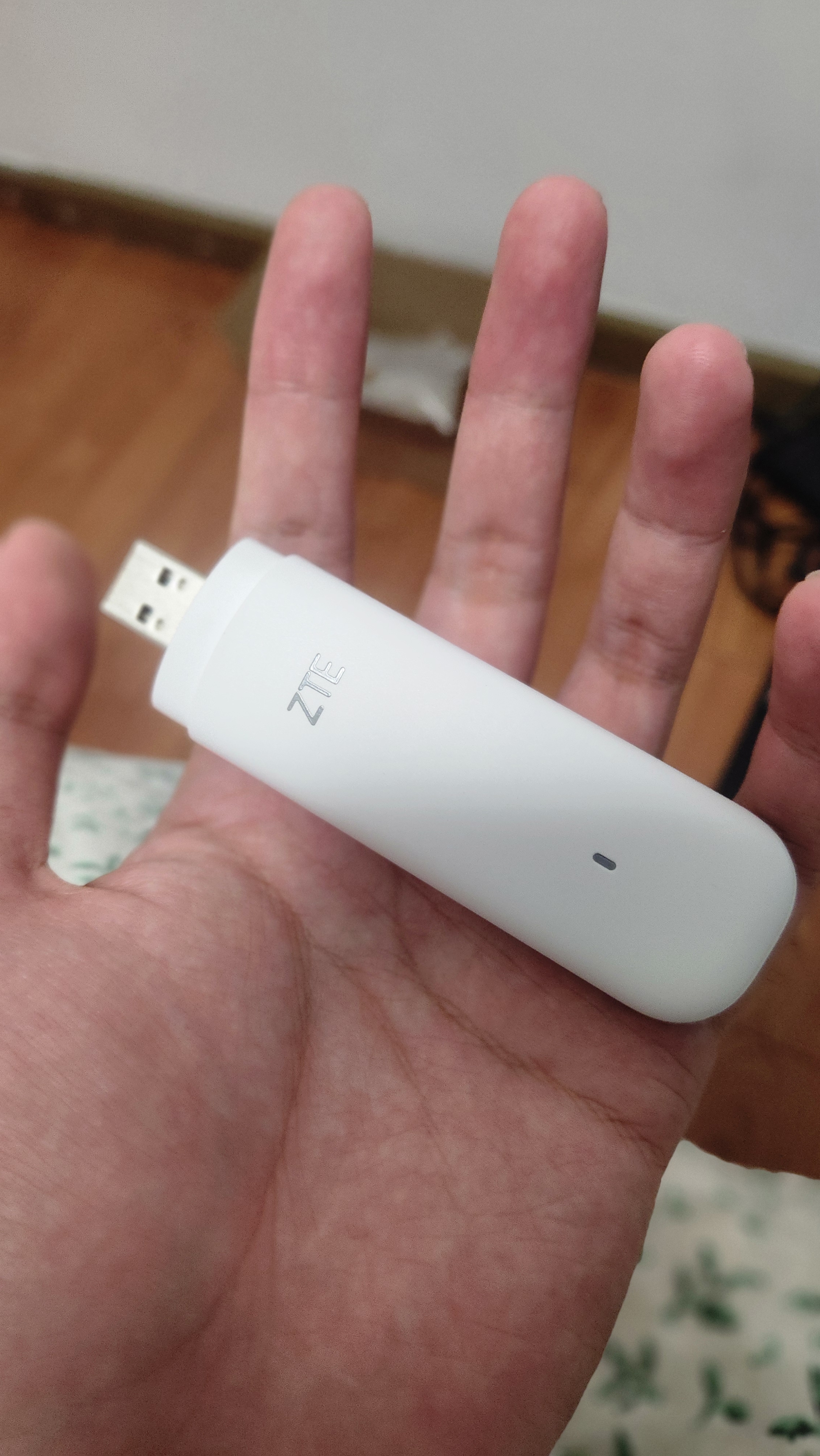中兴（ZTE）F32随身wifi6免插卡无线上网卡支持5G/4G设备全网通路由器无限随行wi-fi车载宿舍户外流量卡托2026 实拍图
