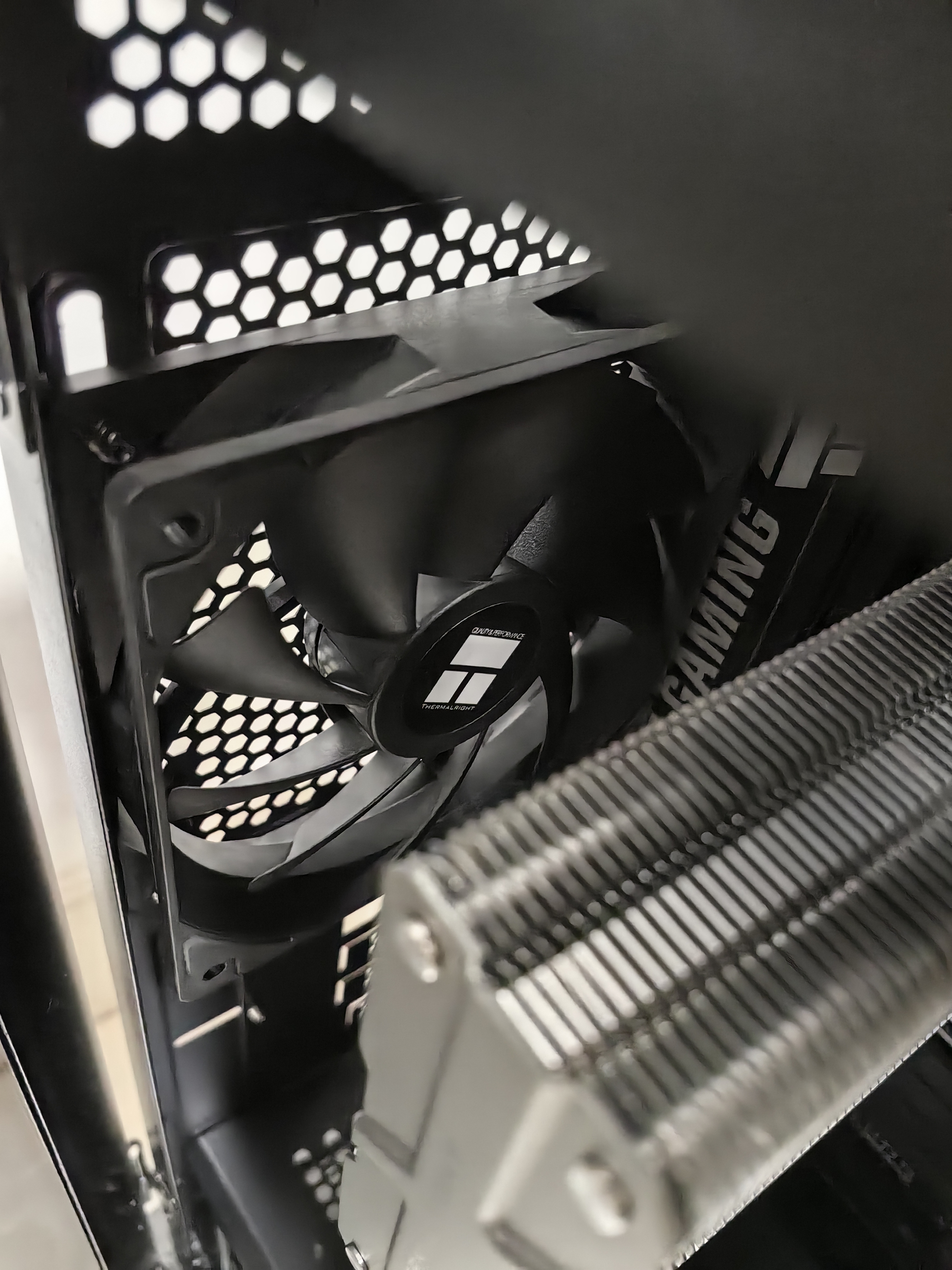 利民（thermalright）TL-C12C EXTREM 黑色12cm机箱风压扇 双滚珠轴承 4PIN串接PWM接头 1850转速 实拍图