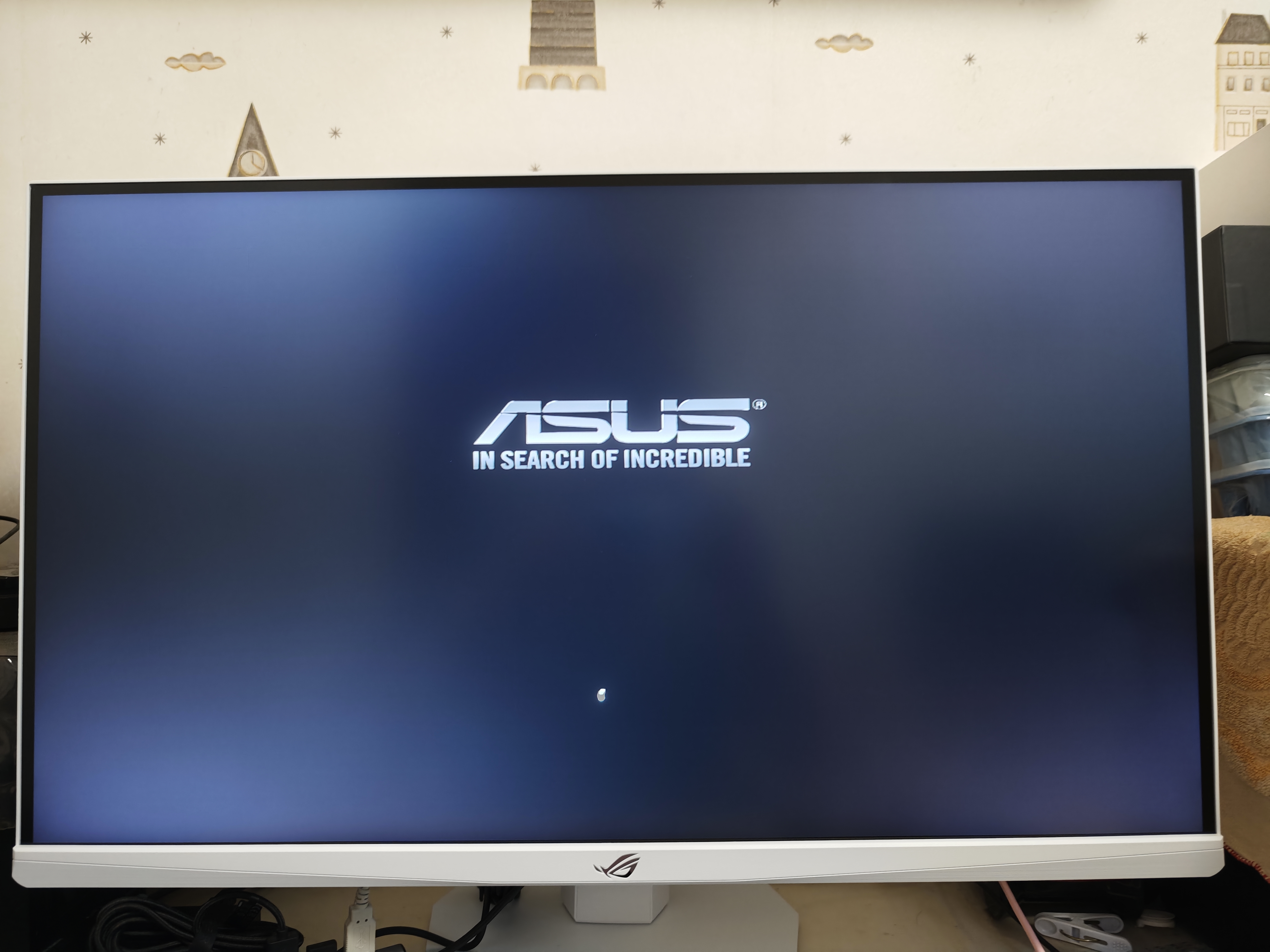 华硕ROG XG27ACMEG-W 27英寸显示器2K电竞显示器2K 240Hz超频260Hz HDR400 G-Sync 0.3ms响应 HDMI 2.1 实拍图
