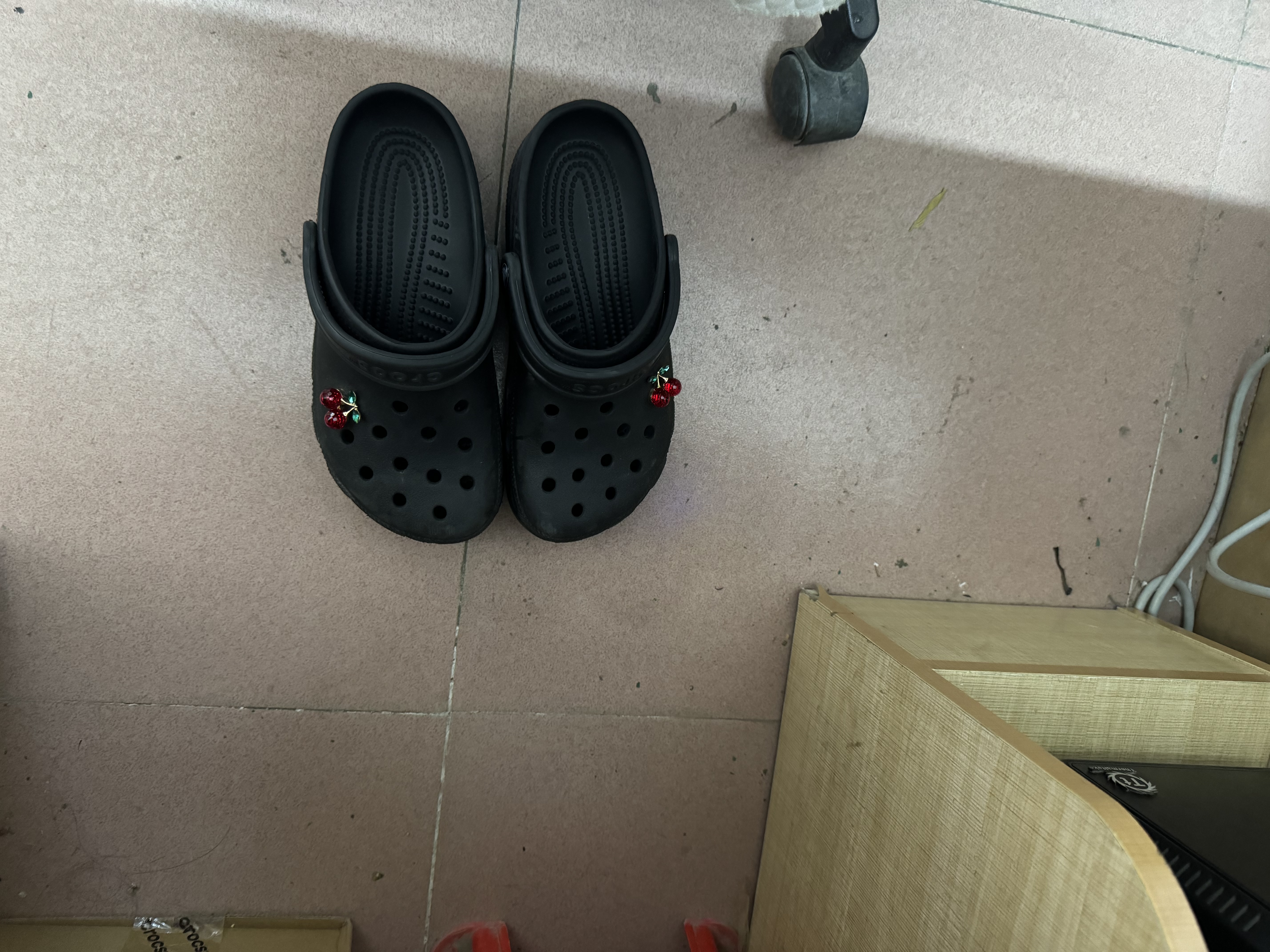 CROCS卡骆驰经典洞洞鞋男鞋一脚蹬女鞋沙滩鞋拖鞋|10001 黑色-001(含智必星) 37 /38(230mm) 实拍图