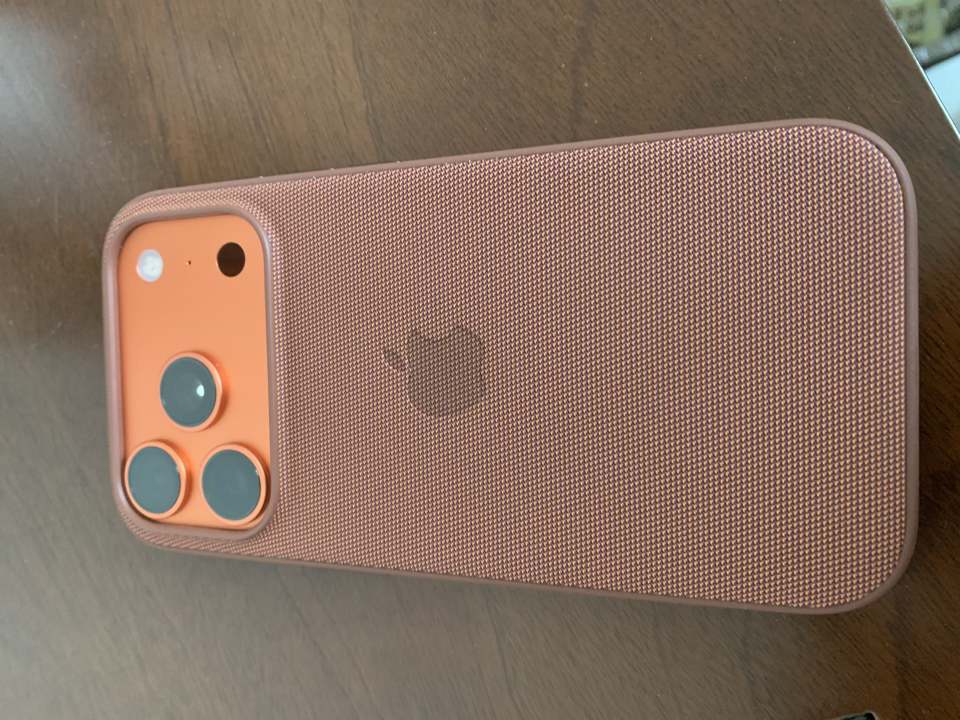 Apple/苹果 iPhone 17 Pro科技织物手机壳-赭褐色 磁吸保护壳苹果手机壳全包旗舰店原装 实拍图