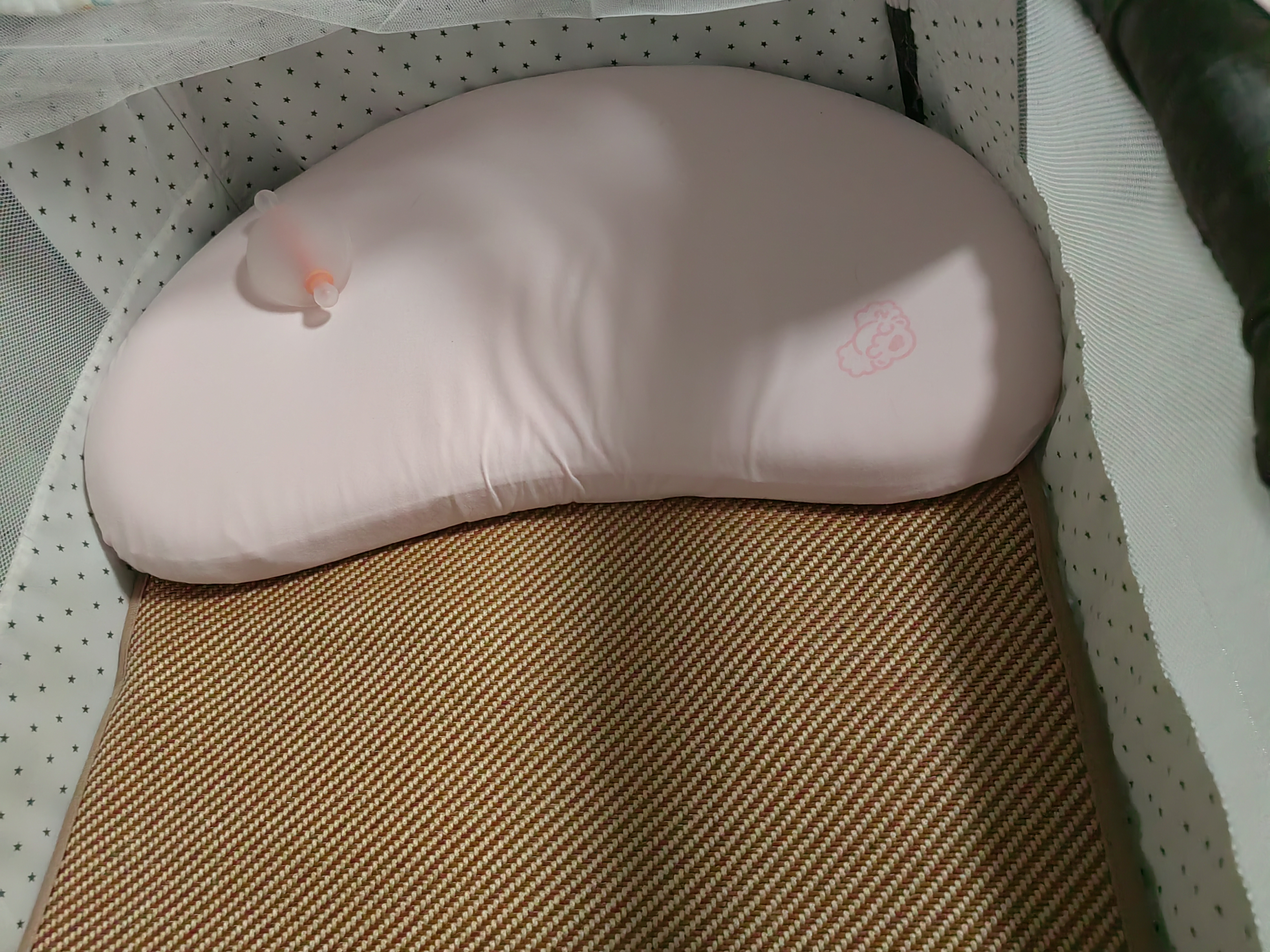 睡眠方程式天资儿童枕头宝宝婴儿硅胶枕透气可水洗6月1岁3岁6岁+ 粉 纯色 N3-枕高3cm-建议身高65-100cm 实拍图