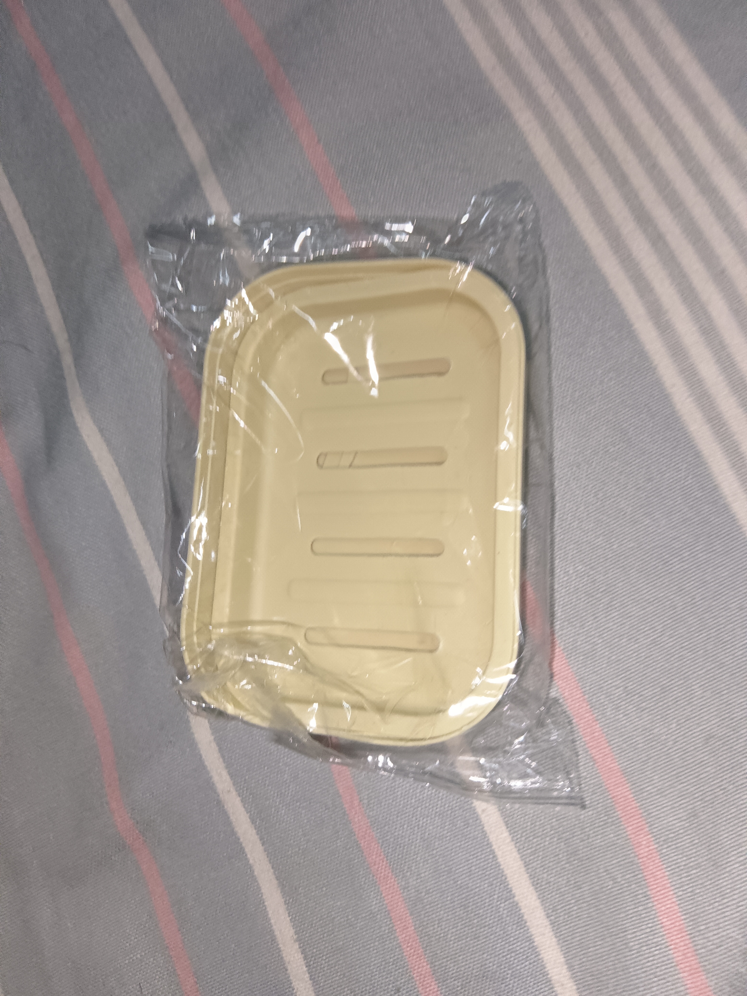 肥皂盒香皂盒免打孔带盖创意卫生间浴室洗衣皂盒沥水皂架皂碟 1只装（颜色随机） 实拍图